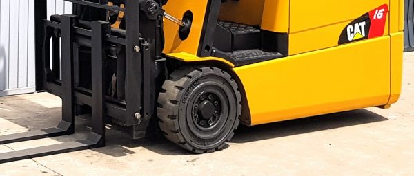 CARRETILLA ELEVADORA CATERPILLAR SEGUNDA MANO BATERÍA 90% - Imagen 7