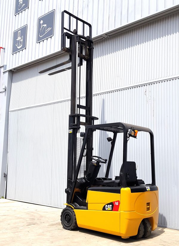 CARRETILLA ELEVADORA CATERPILLAR SEGUNDA MANO BATERÍA 90% - Imagen 4