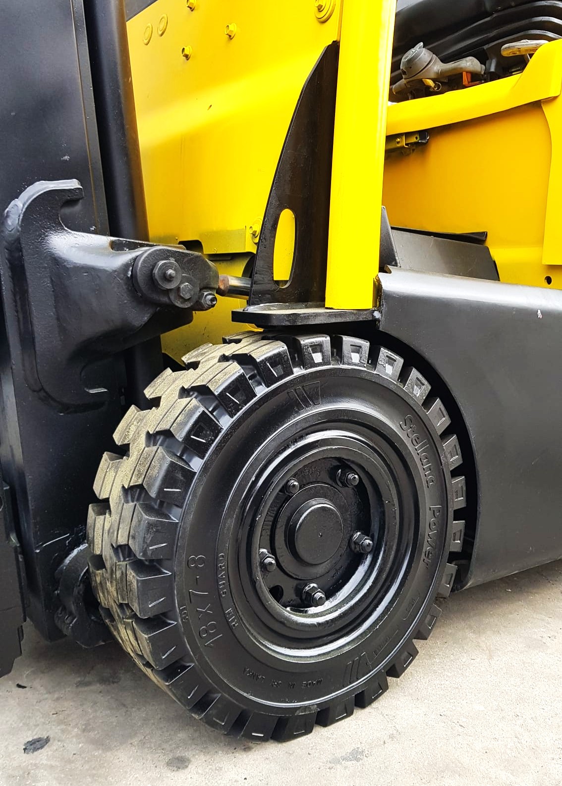 CARRETILLA ELEVADORA OCASION BATERIA NUEVA - Imagen 4