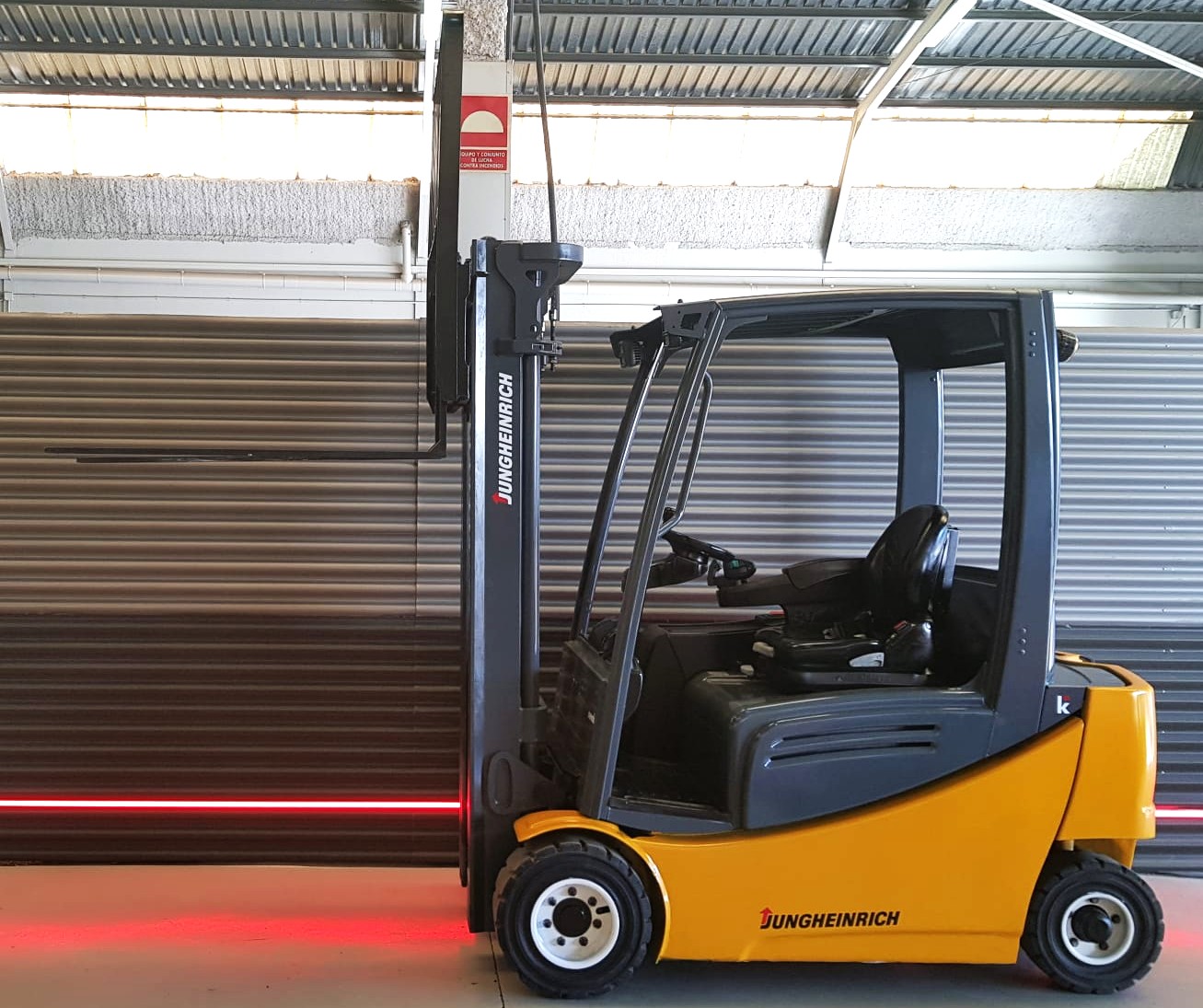 CARRETILLA ELEVADORA OCASIÓN JUNGHEINRICH BATERÍA 89% - Imagen 4