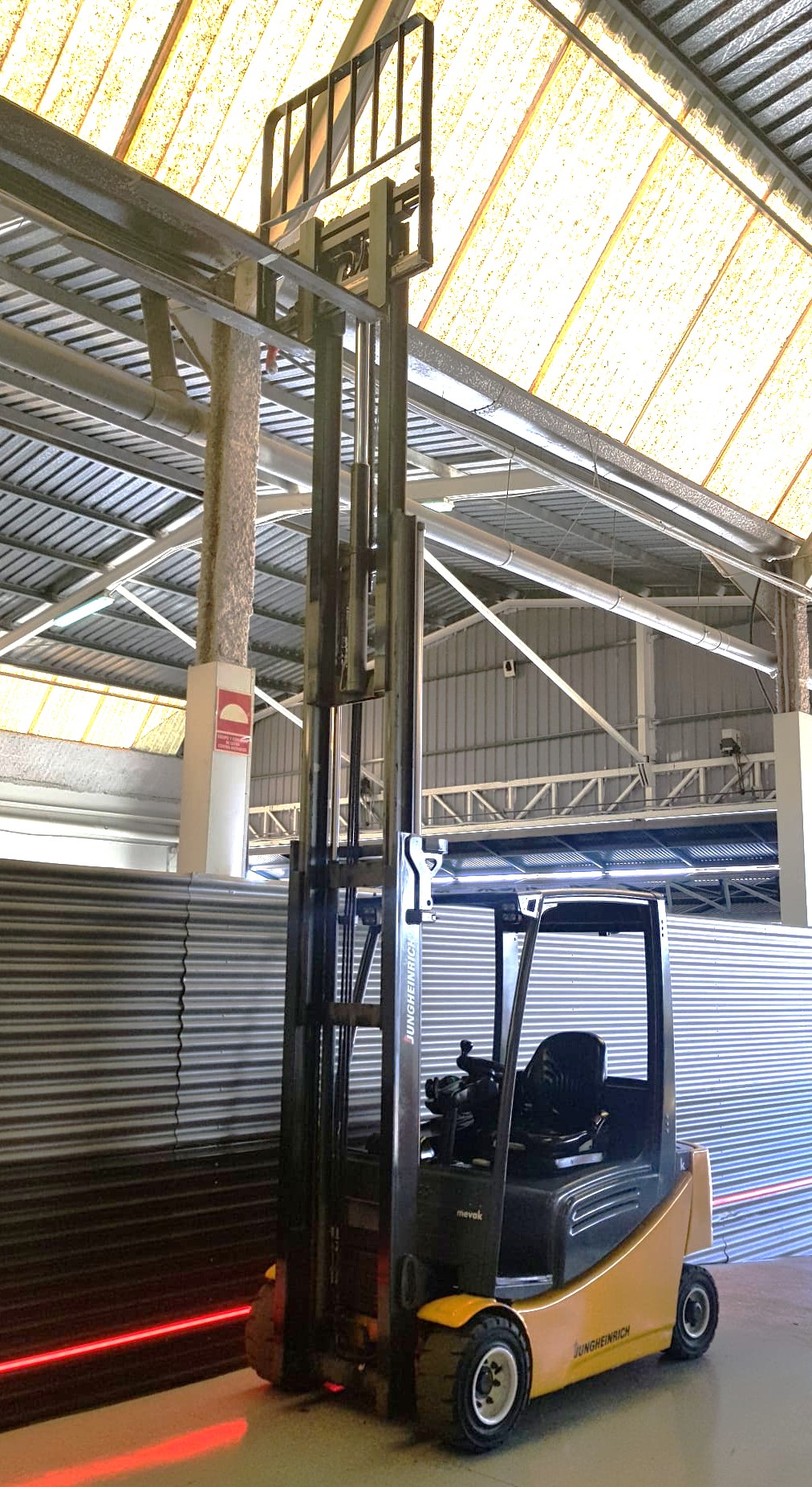 CARRETILLA ELEVADORA OCASIÓN JUNGHEINRICH BATERÍA 89% - Imagen 6