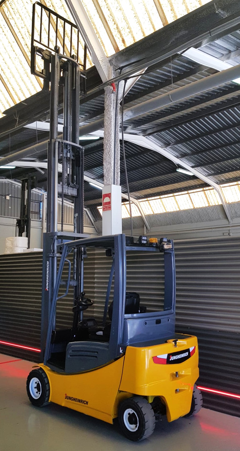 CARRETILLA ELEVADORA OCASIÓN JUNGHEINRICH BATERÍA 89% - Imagen 5