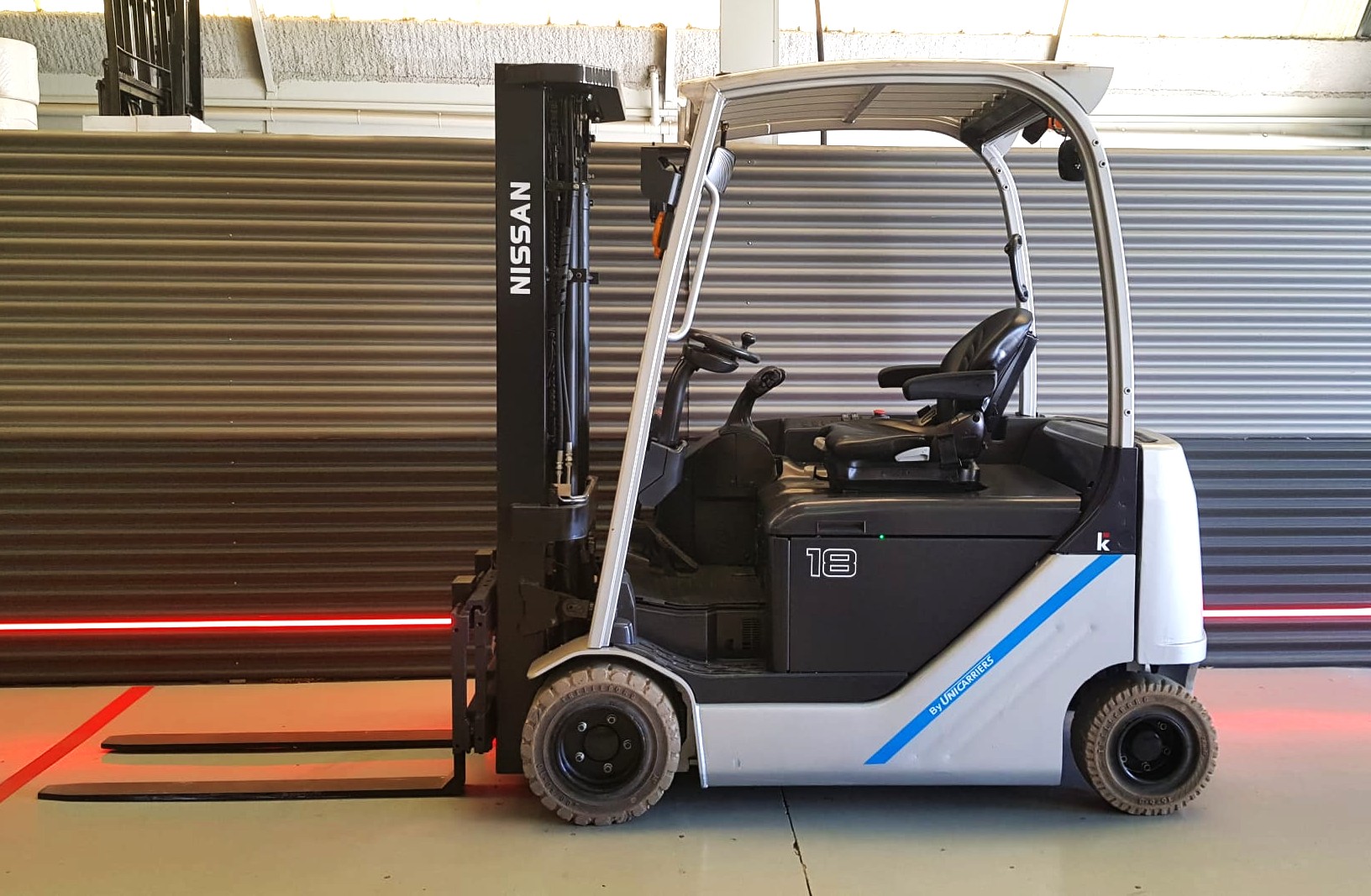 CARRETILLA ELEVADORA SEGUNDA MANO NISSAN BATERÍA NUEVA - Imagen 3