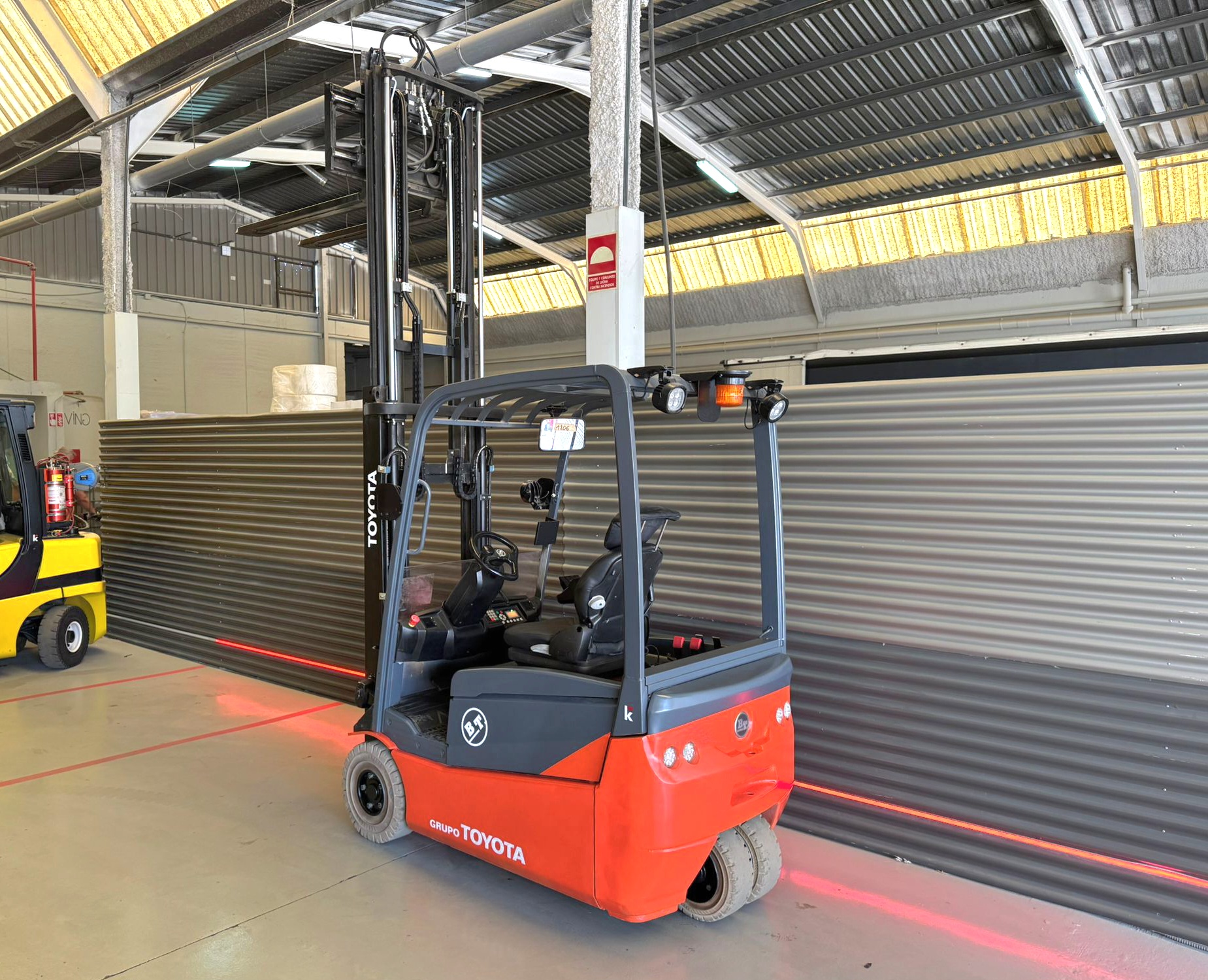 CARRETILLA ELEVADORA OCASIÓN BT BATERÍA NUEVA - Imagen 4