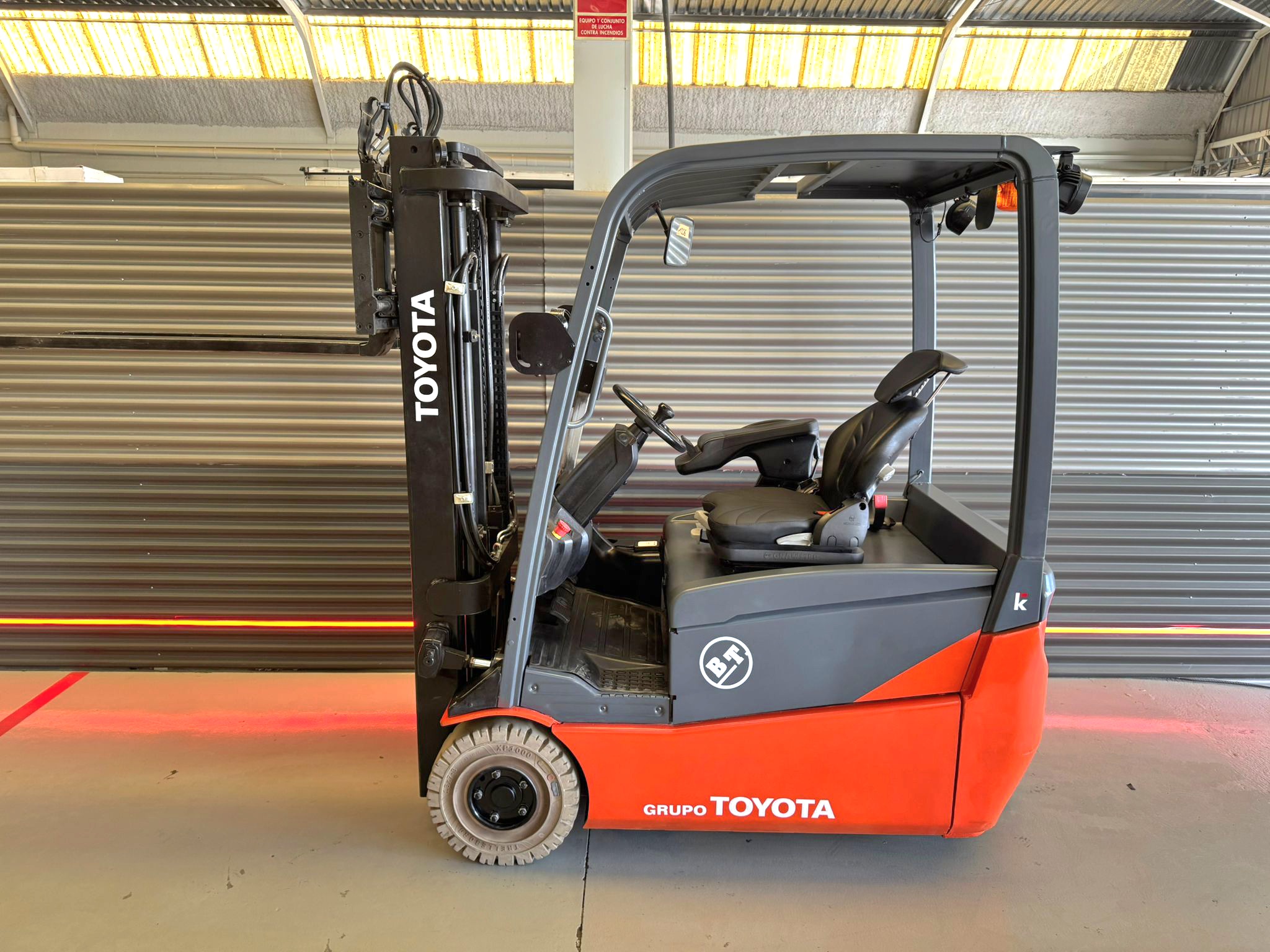 CARRETILLA ELEVADORA OCASIÓN BT BATERÍA NUEVA - Imagen 5