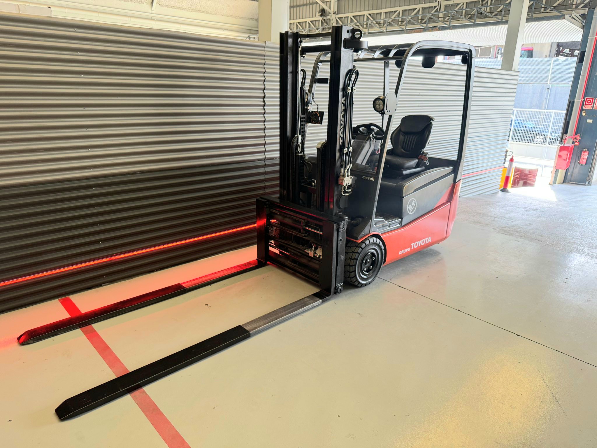 CARRETILLA ELEVADORA SEGUNDA MANO BT BATERÍA 91% - Imagen 2