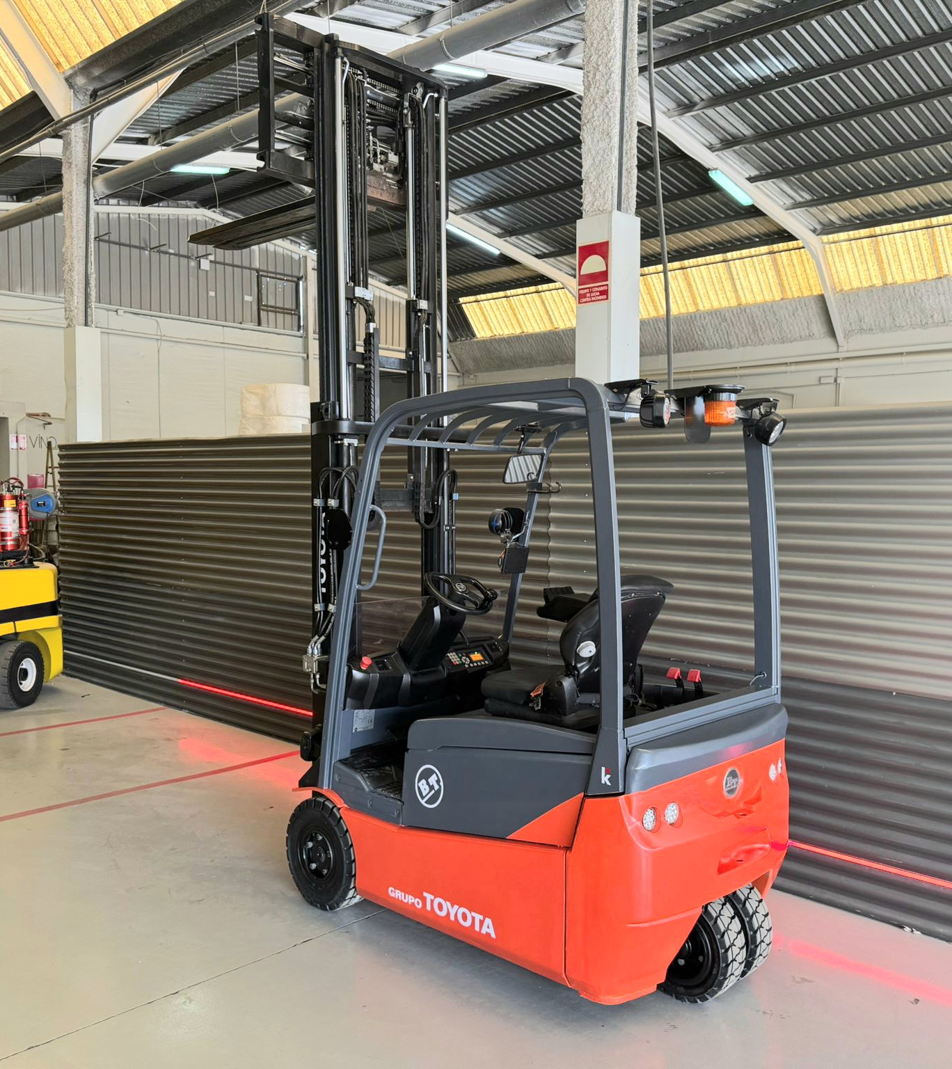 CARRETILLA ELEVADORA SEGUNDA MANO BT BATERÍA 91% - Imagen 4