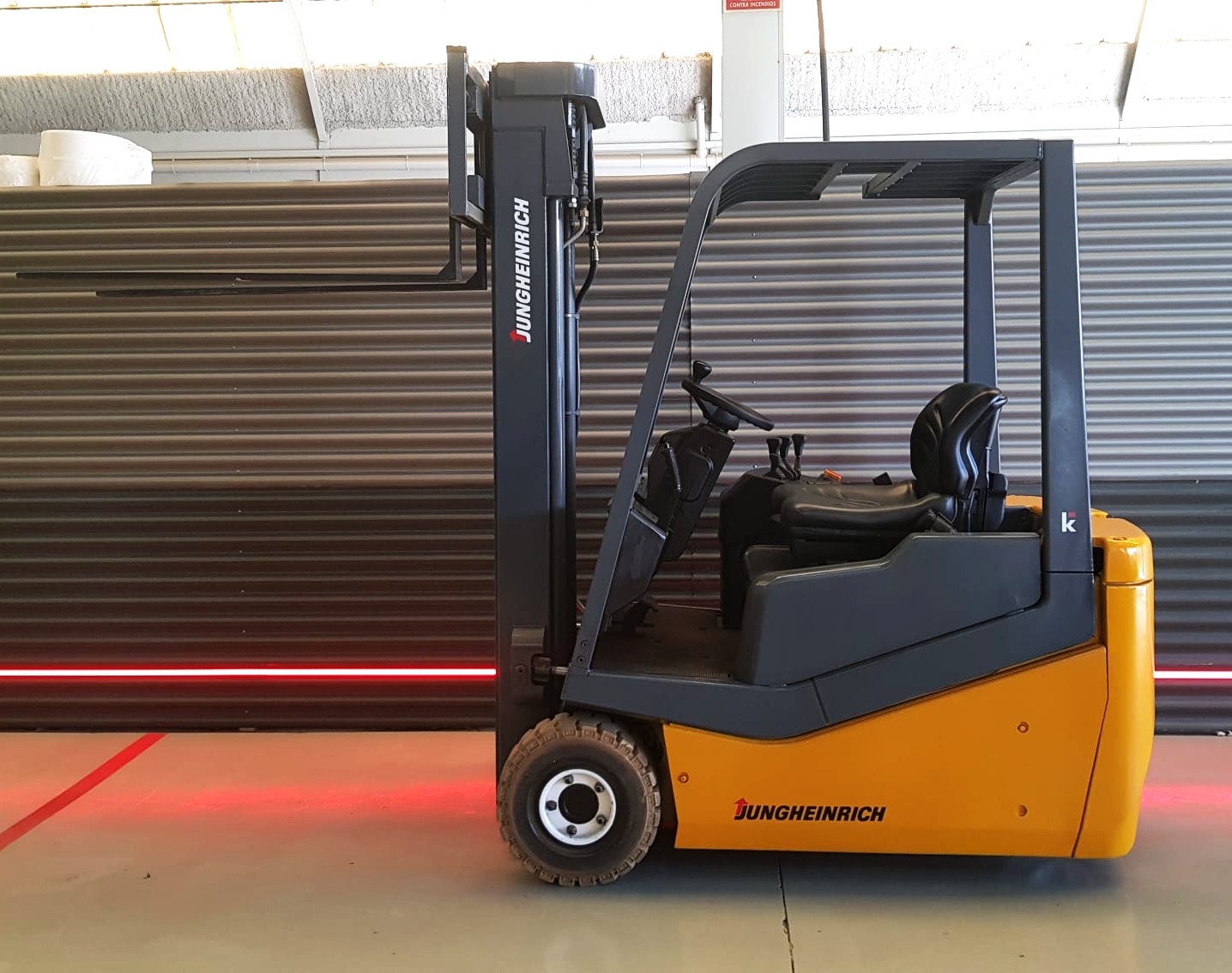 CARRETILLA ELEVADORA OCASION JUNGHEINRICH BATERIA NUEVA - Imagen 3