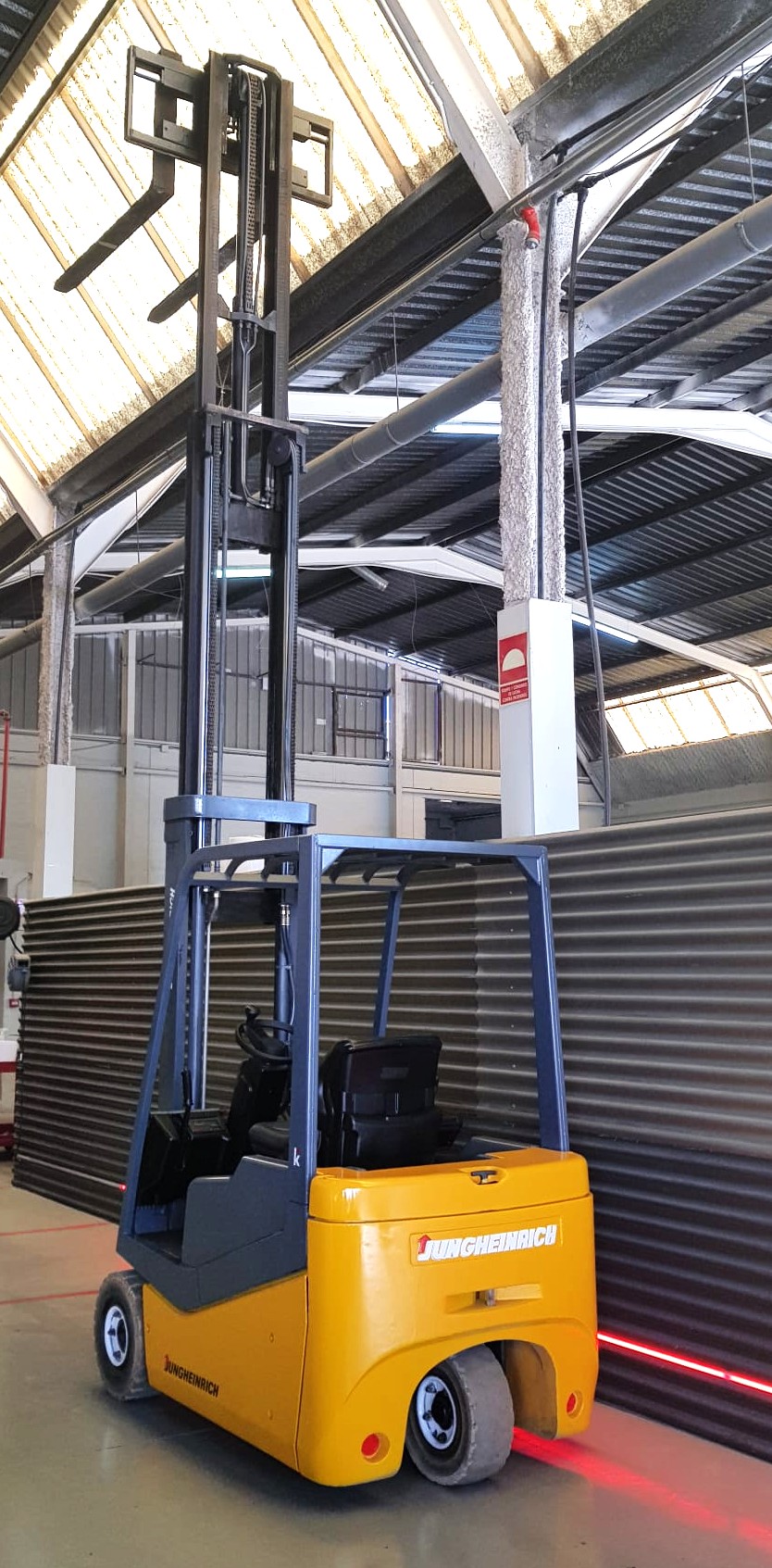 CARRETILLA ELEVADORA OCASION JUNGHEINRICH BATERIA NUEVA - Imagen 6