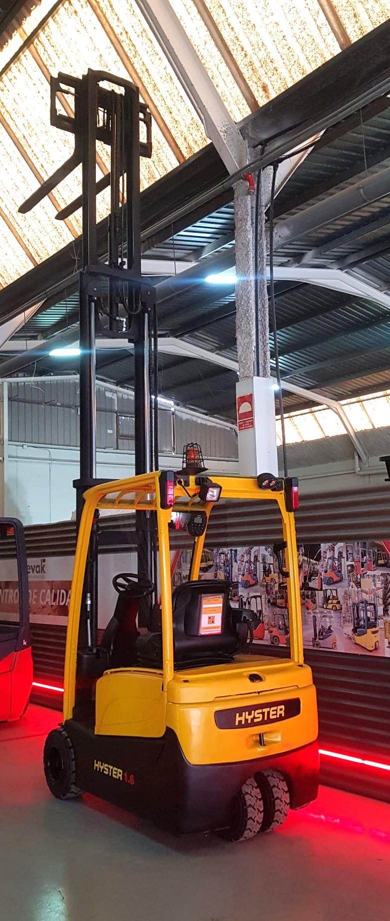 CARRETILLA ELEVADORA OCASION HYSTER BATERIA NUEVA - Imagen 5