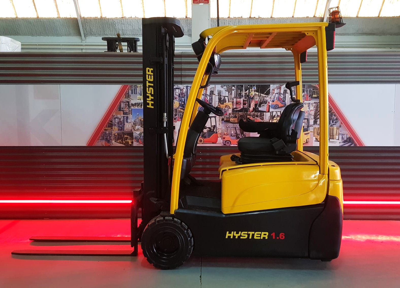 CARRETILLA ELEVADORA OCASION HYSTER BATERIA NUEVA - Imagen 3