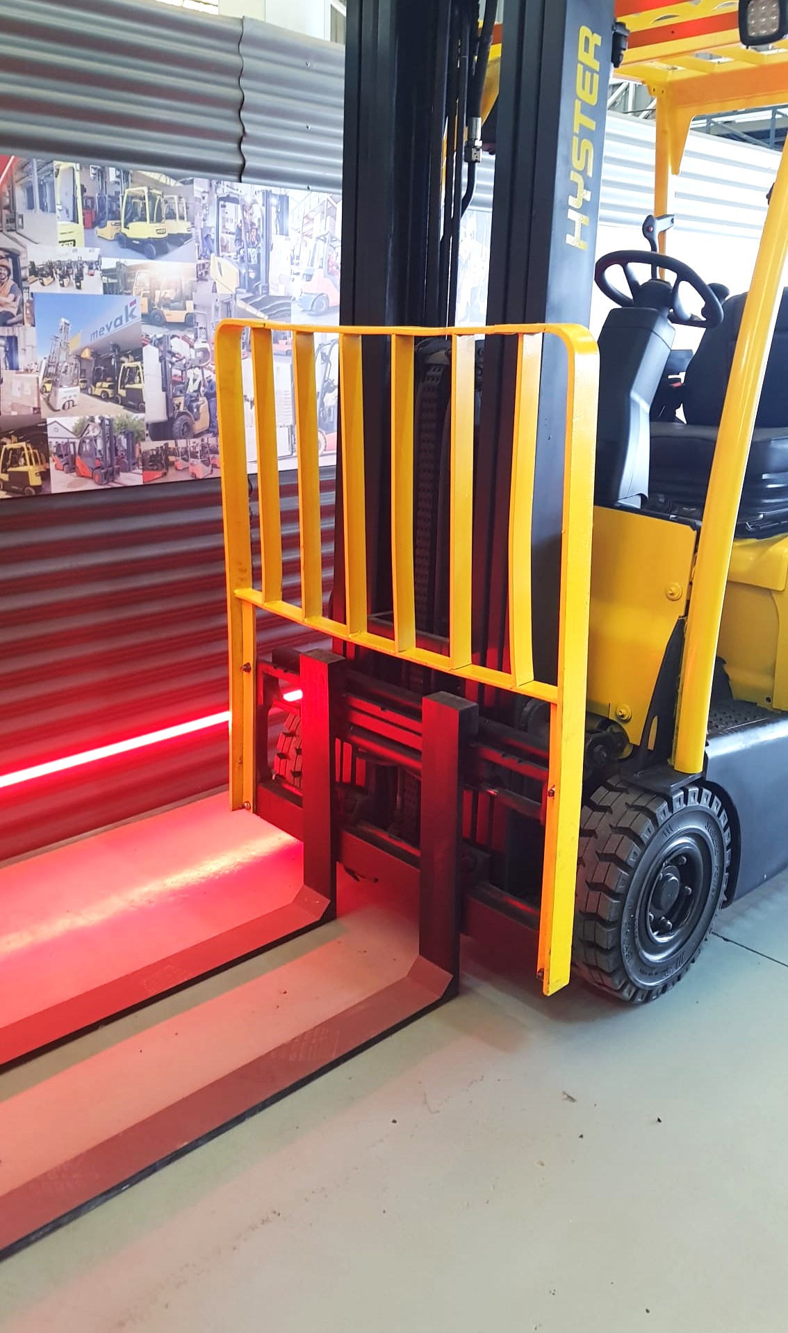 CARRETILLA ELEVADORA USADA HYSTER BATERIA 91% - Imagen 7