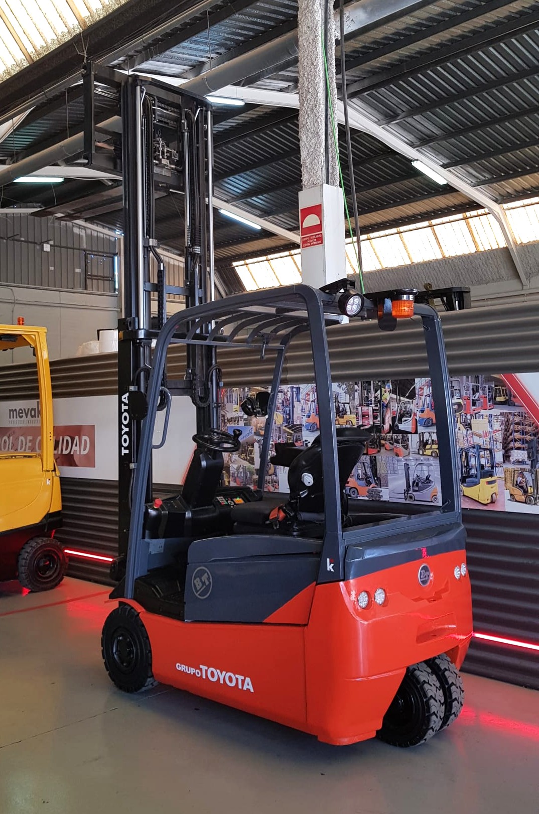 CARRETILLA ELEVADORA OCASION BT BATERÍA 93% - Imagen 5