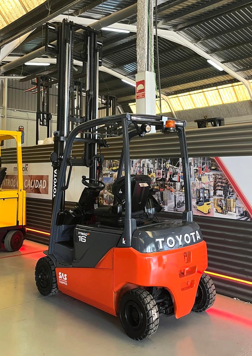 CARRETILLA ELEVADORA USADA TOYOTA BATERÍA NUEVA - Imagen 5