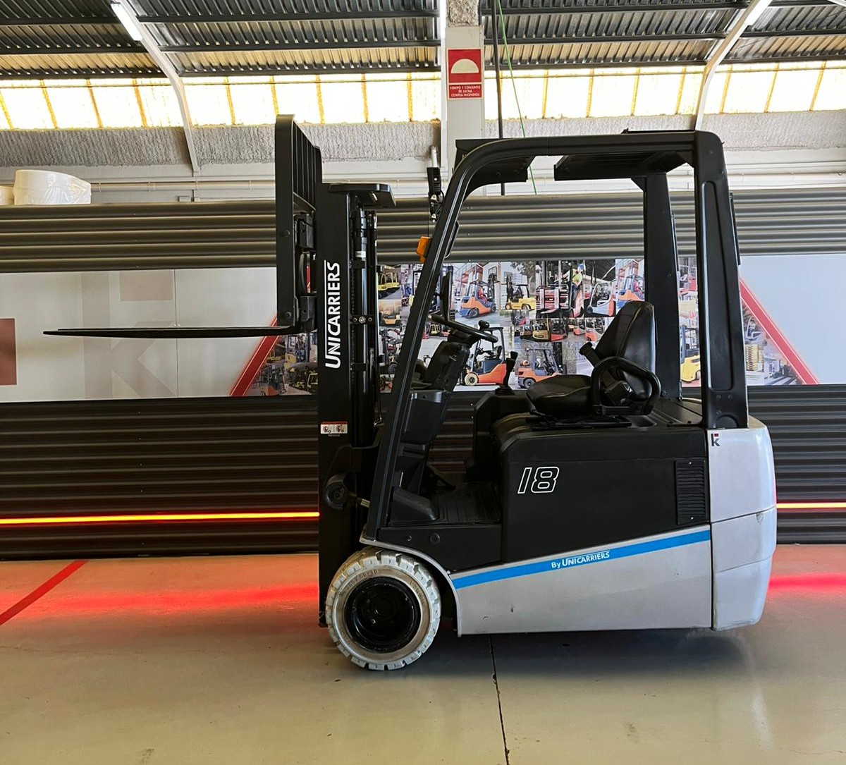 CARRETILLA ELEVADORA USADA NISSAN BATERIA NUEVA - Imagen 4