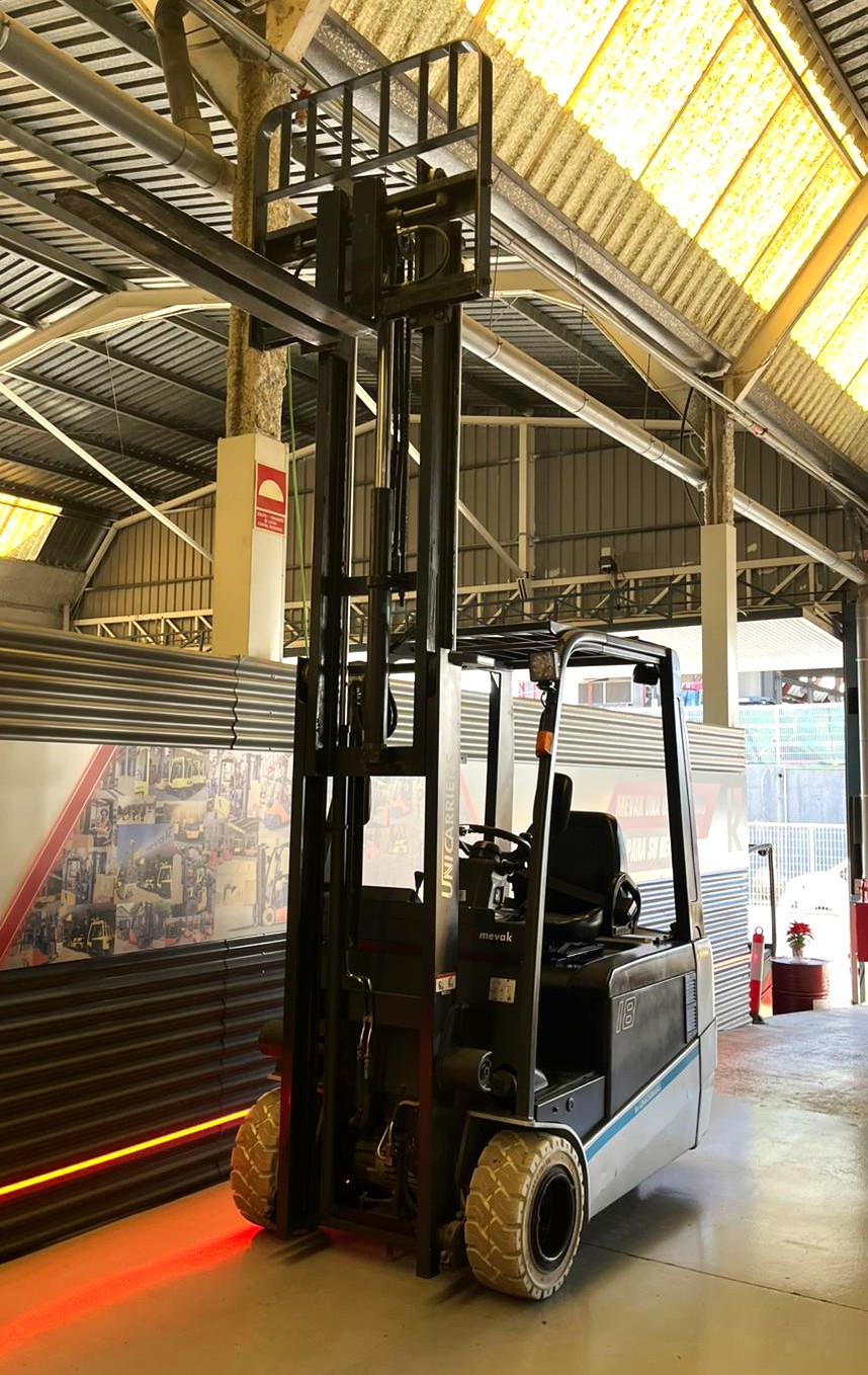 CARRETILLA ELEVADORA USADA NISSAN BATERIA NUEVA - Imagen 5