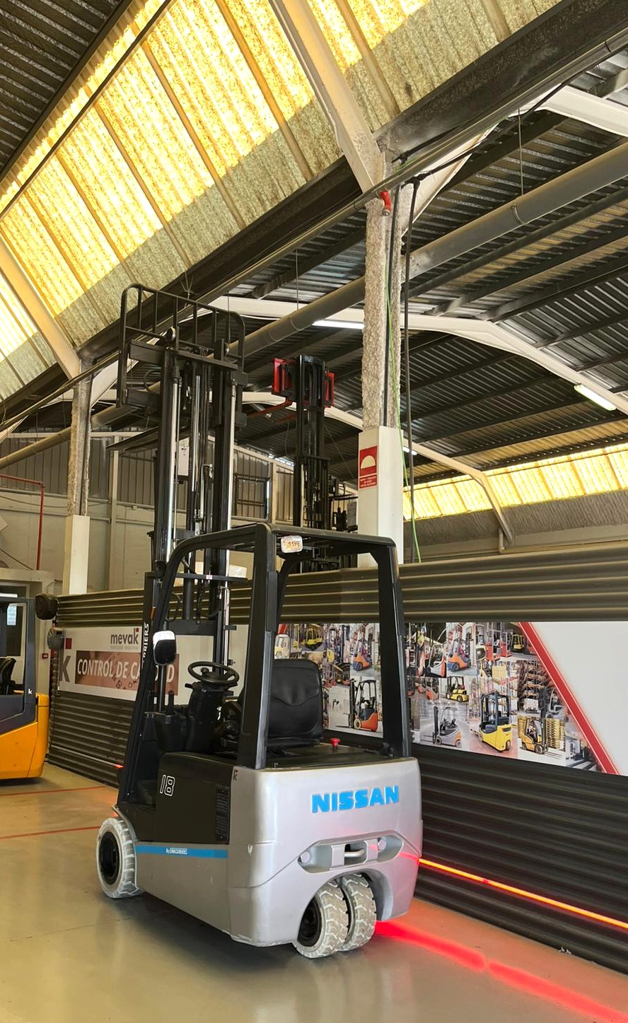 CARRETILLA ELEVADORA USADA NISSAN BATERIA NUEVA - Imagen 6