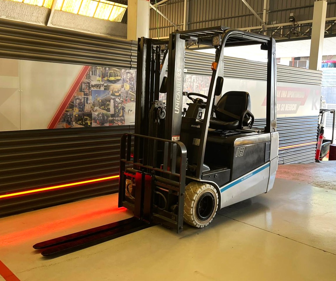 CARRETILLA ELEVADORA USADA NISSAN BATERIA NUEVA - Imagen 2