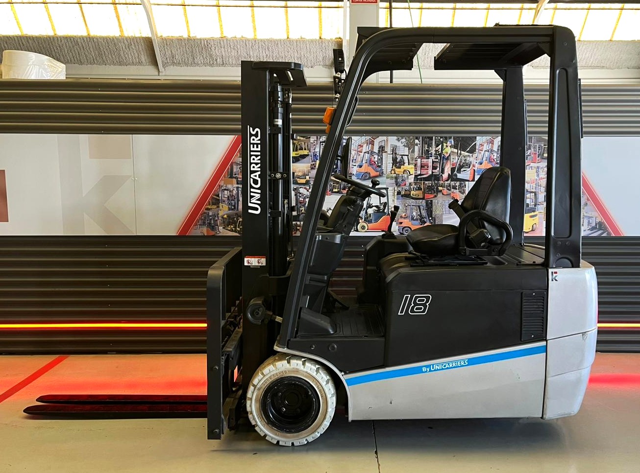 CARRETILLA ELEVADORA USADA NISSAN BATERIA NUEVA - Imagen 3