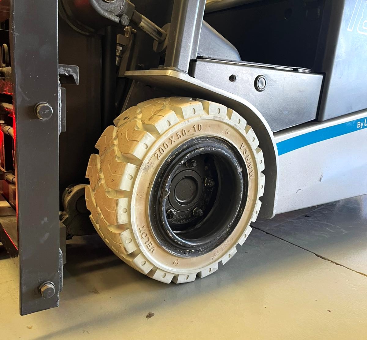 CARRETILLA ELEVADORA USADA NISSAN BATERIA NUEVA - Imagen 9