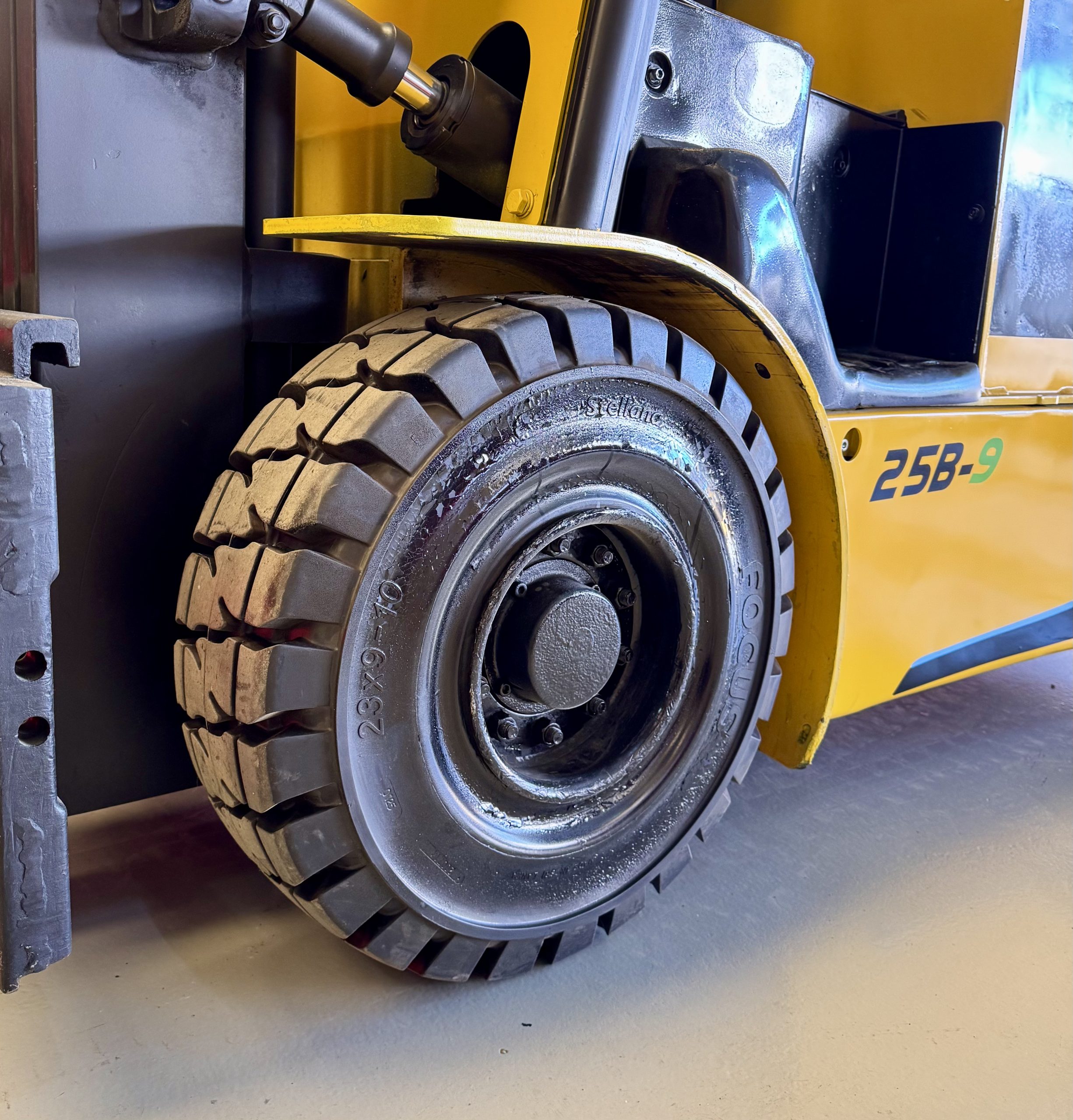 CARRETILLA ELEVADORA USADA HYUNDAI BATERIA NUEVA - Imagen 7