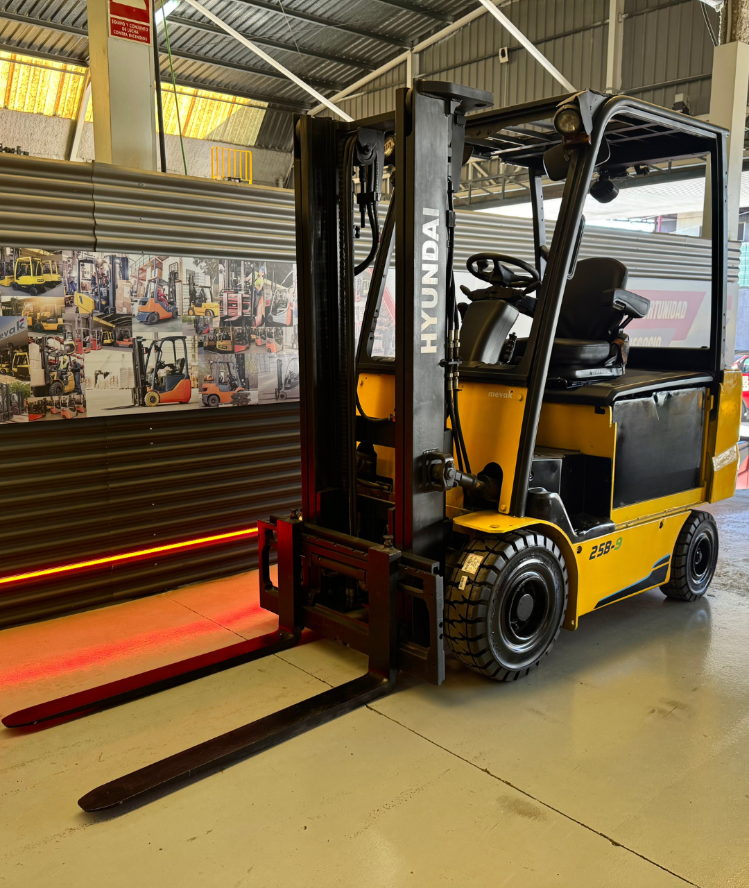 CARRETILLA ELEVADORA OCASION HYUNDAI BATERIA NUEVA - Imagen 2