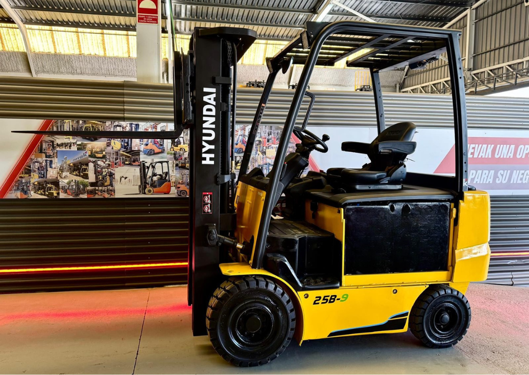 CARRETILLA ELEVADORA USADA HYUNDAI BATERIA NUEVA - Imagen 2