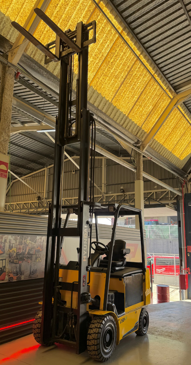 CARRETILLA ELEVADORA USADA HYUNDAI BATERIA NUEVA - Imagen 6