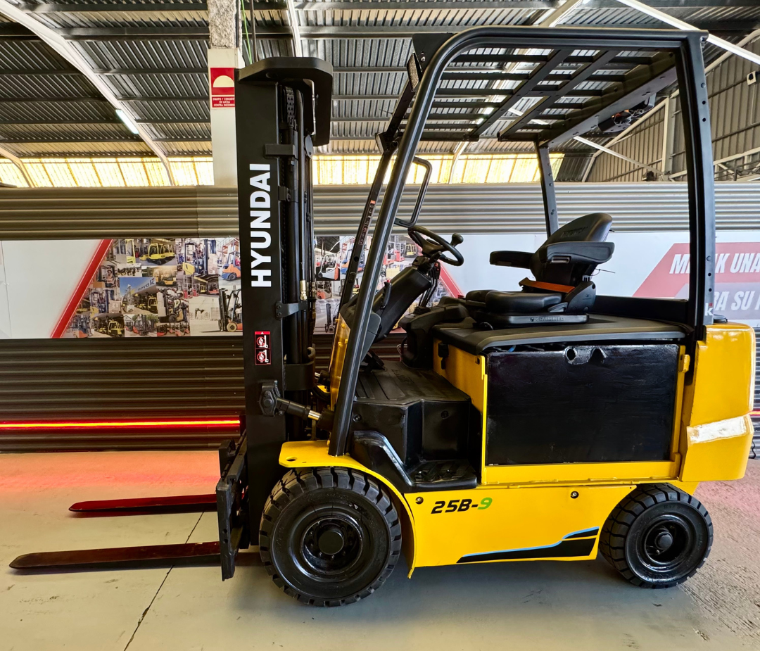 CARRETILLA ELEVADORA USADA HYUNDAI BATERIA NUEVA - Imagen 3