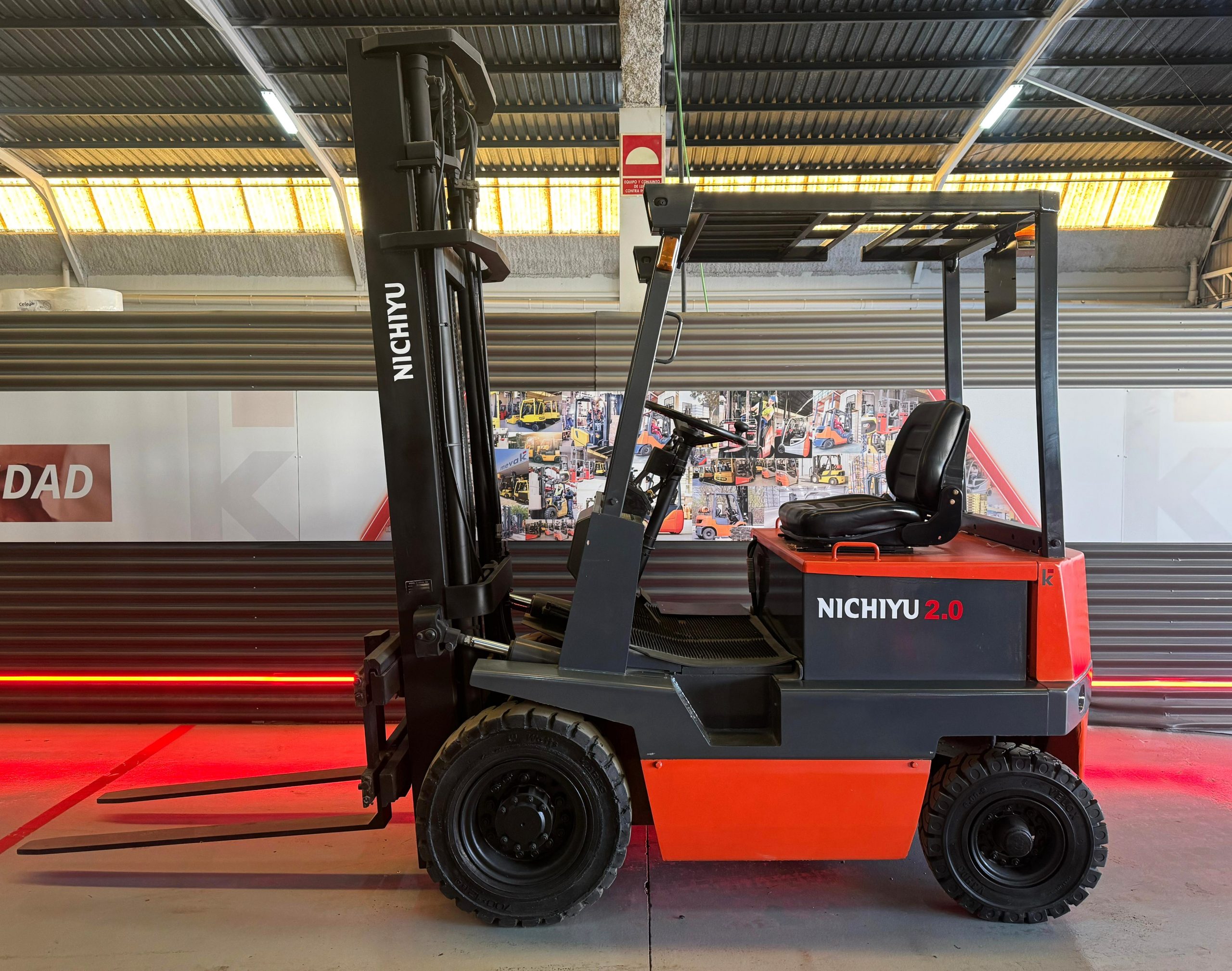 CARRETILLA ELEVADORA USADA NICHIYU BATERIA NUEVA - Imagen 2