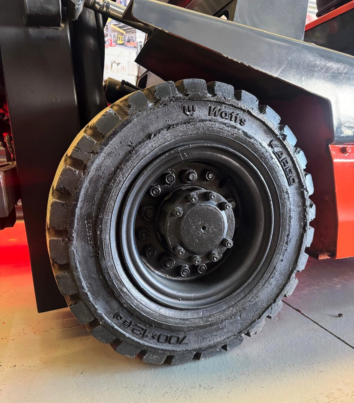 CARRETILLA ELEVADORA USADA NICHIYU BATERIA NUEVA - Imagen 5