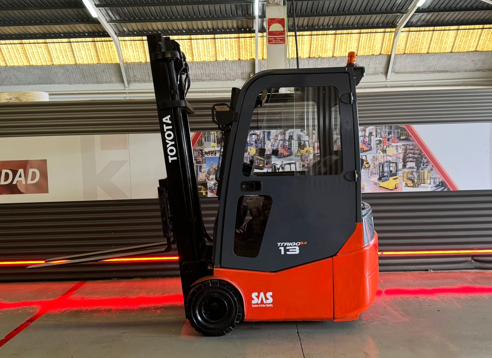 CARRETILLA ELEVADORA USADA TOYOTA BATERIA 89% VERIFICADA POR LEVATIO - Imagen 2