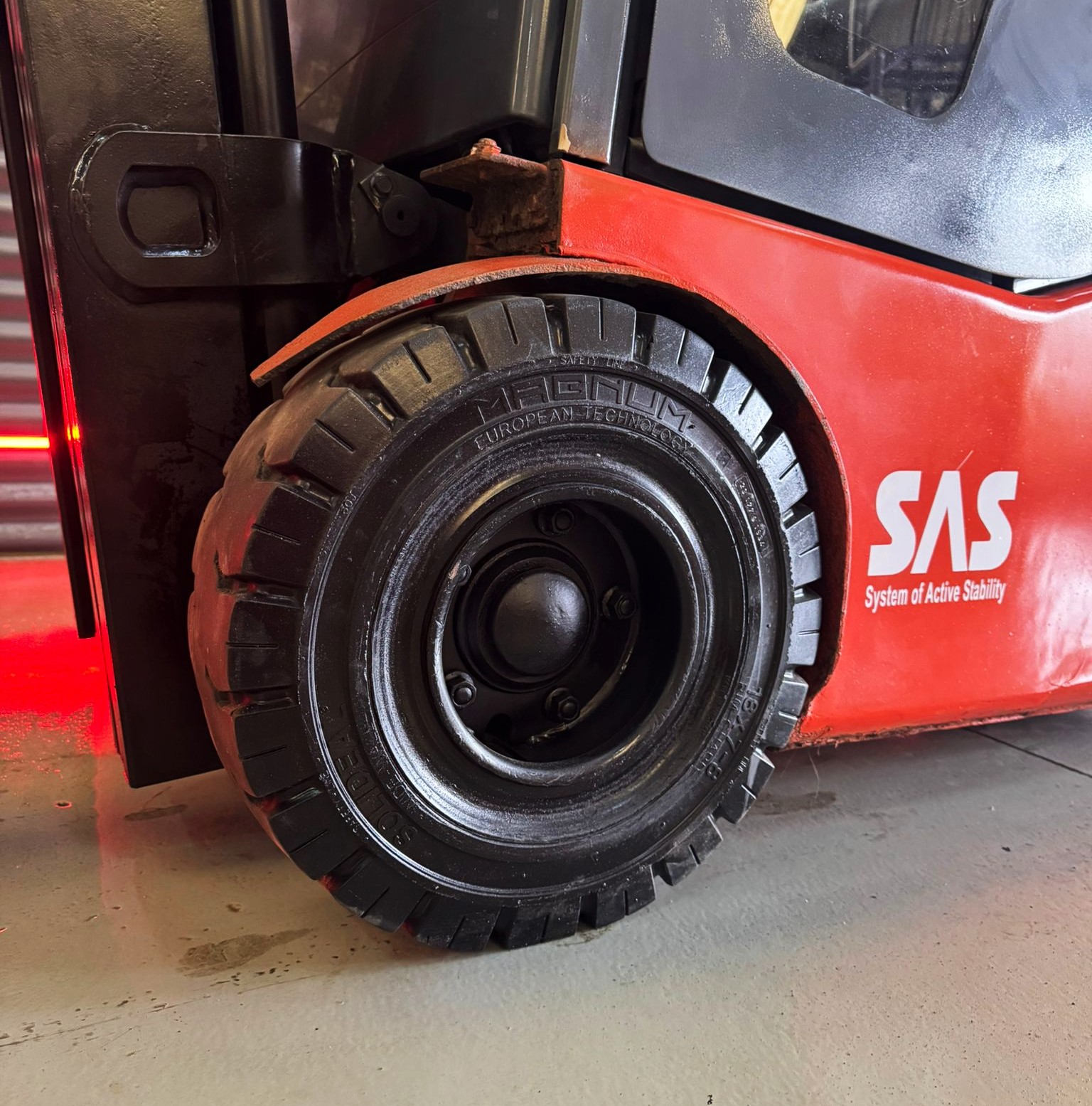 CARRETILLA ELEVADORA USADA TOYOTA BATERIA 89% VERIFICADA POR LEVATIO - Imagen 4