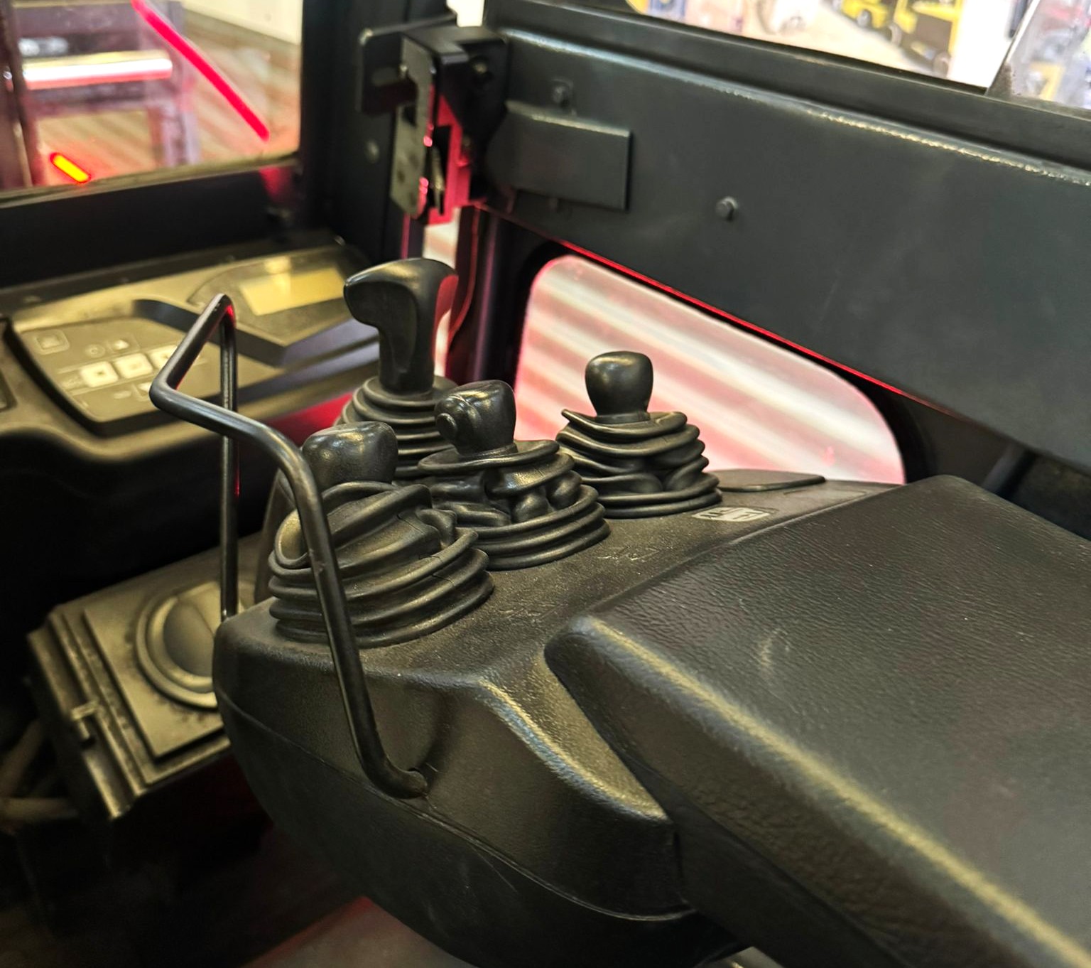 CARRETILLA ELEVADORA USADA TOYOTA BATERIA 89% VERIFICADA POR LEVATIO - Imagen 5