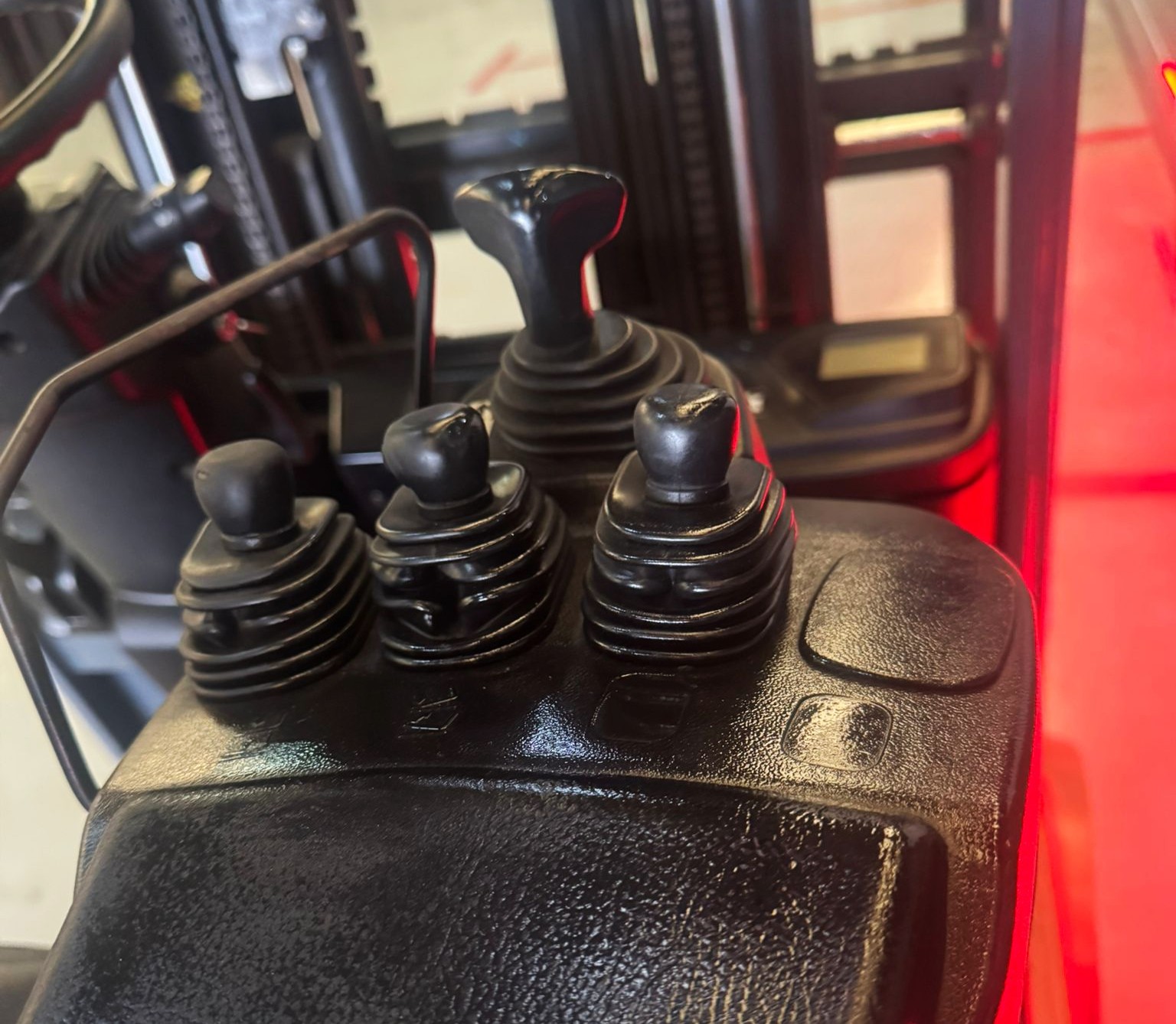 CARRETILLA ELEVADORA OCASION TOYOTA BATERIA 89% - Imagen 4