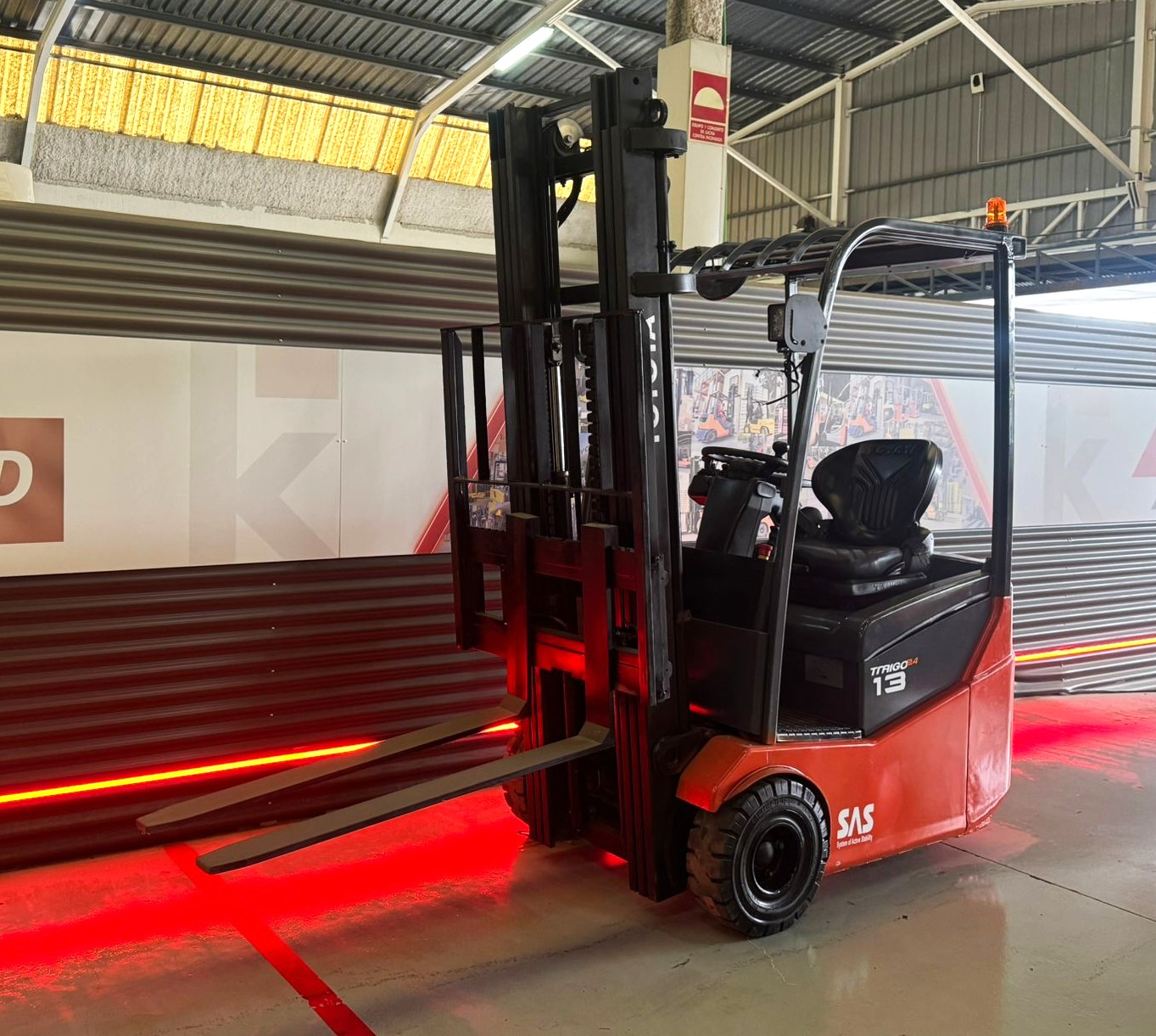 CARRETILLA ELEVADORA OCASION TOYOTA BATERIA 89% - Imagen 2