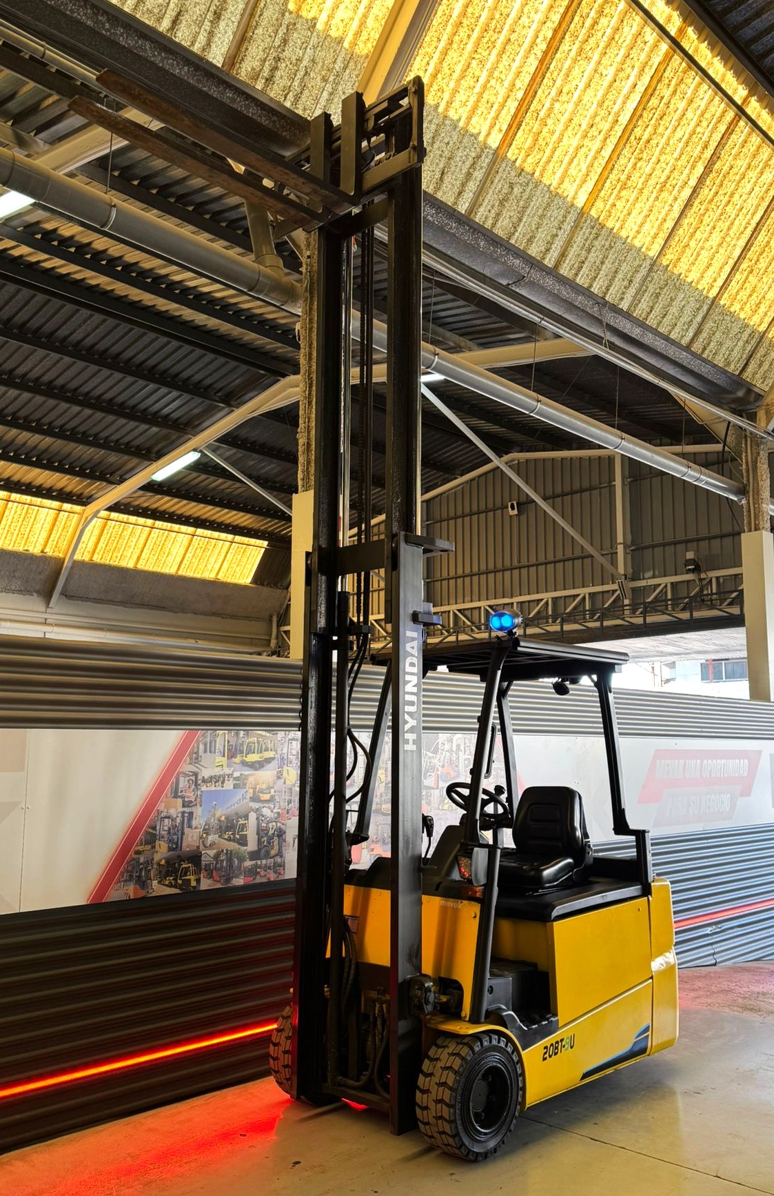 CARRETILLA ELEVADORA USADA HYUNDAI 2000 KG - Imagen 4