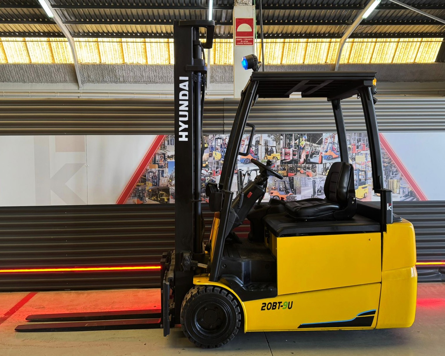 CARRETILLA ELEVADORA USADA HYUNDAI 2000 KG - Imagen 2