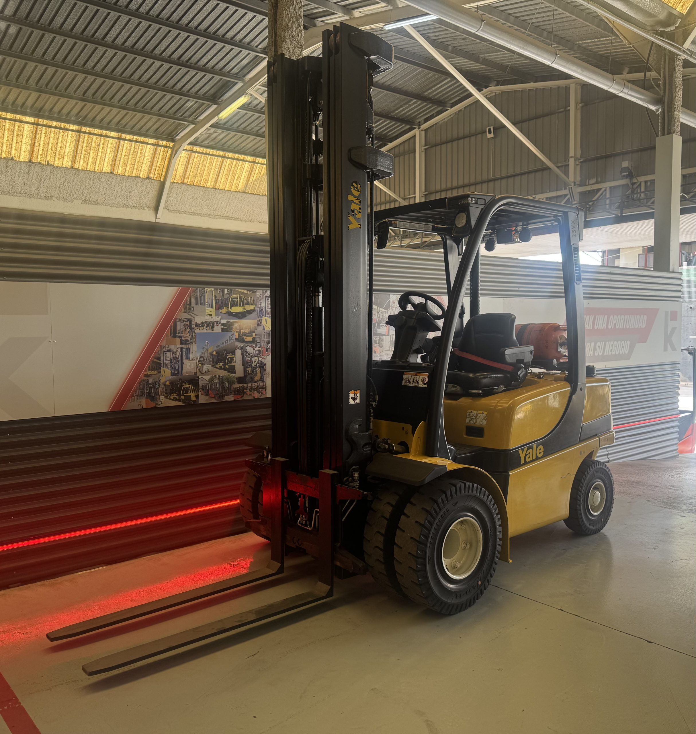 CARRETILLA ELEVADORA USADA GAS YALE - Imagen 4