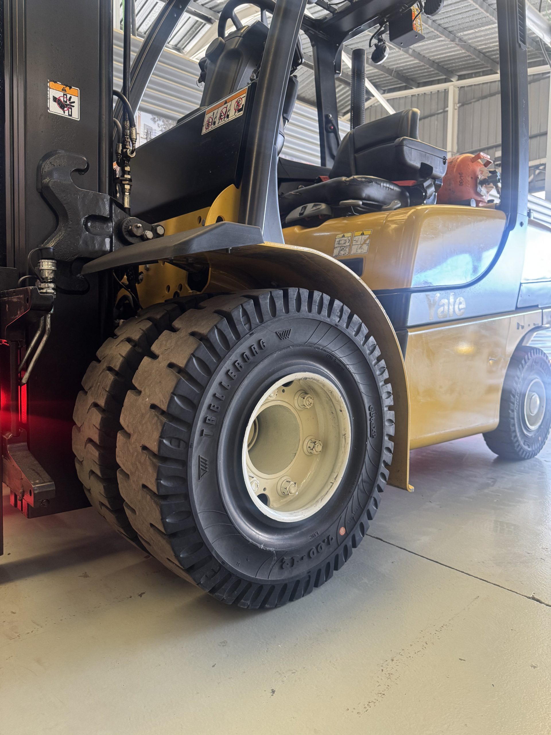CARRETILLA ELEVADORA USADA GAS YALE - Imagen 7