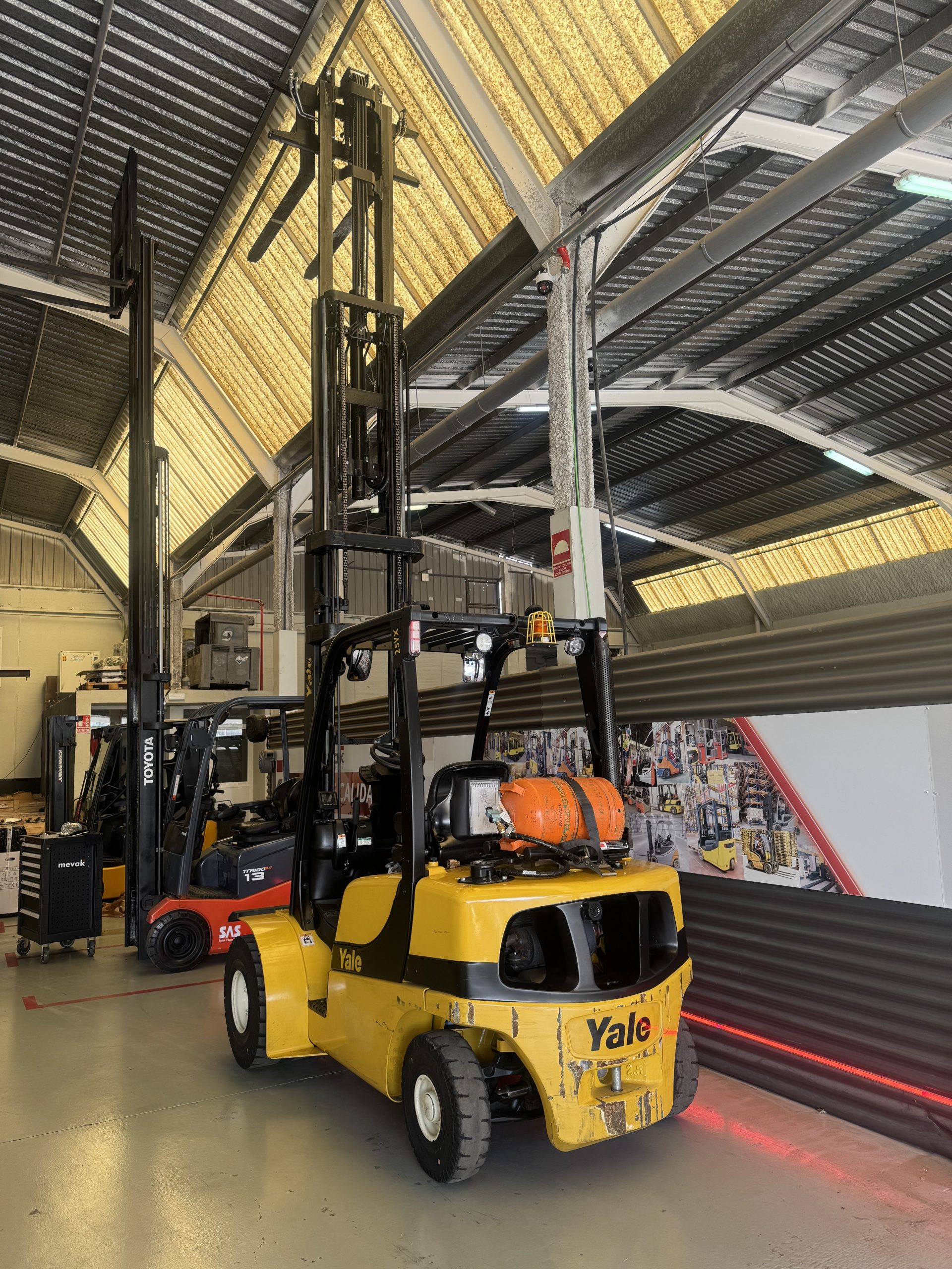 CARRETILLA ELEVADORA USADA GAS YALE - Imagen 5