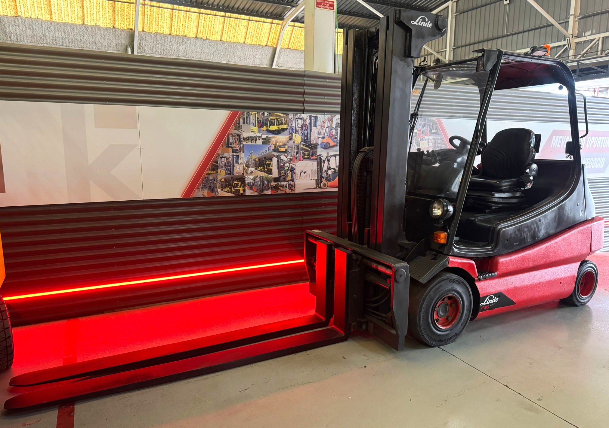 CARRETILLA ELEVADORA USADA LINDE BATERIA 95% VERIFICADA POR LEVATIO - Imagen 4