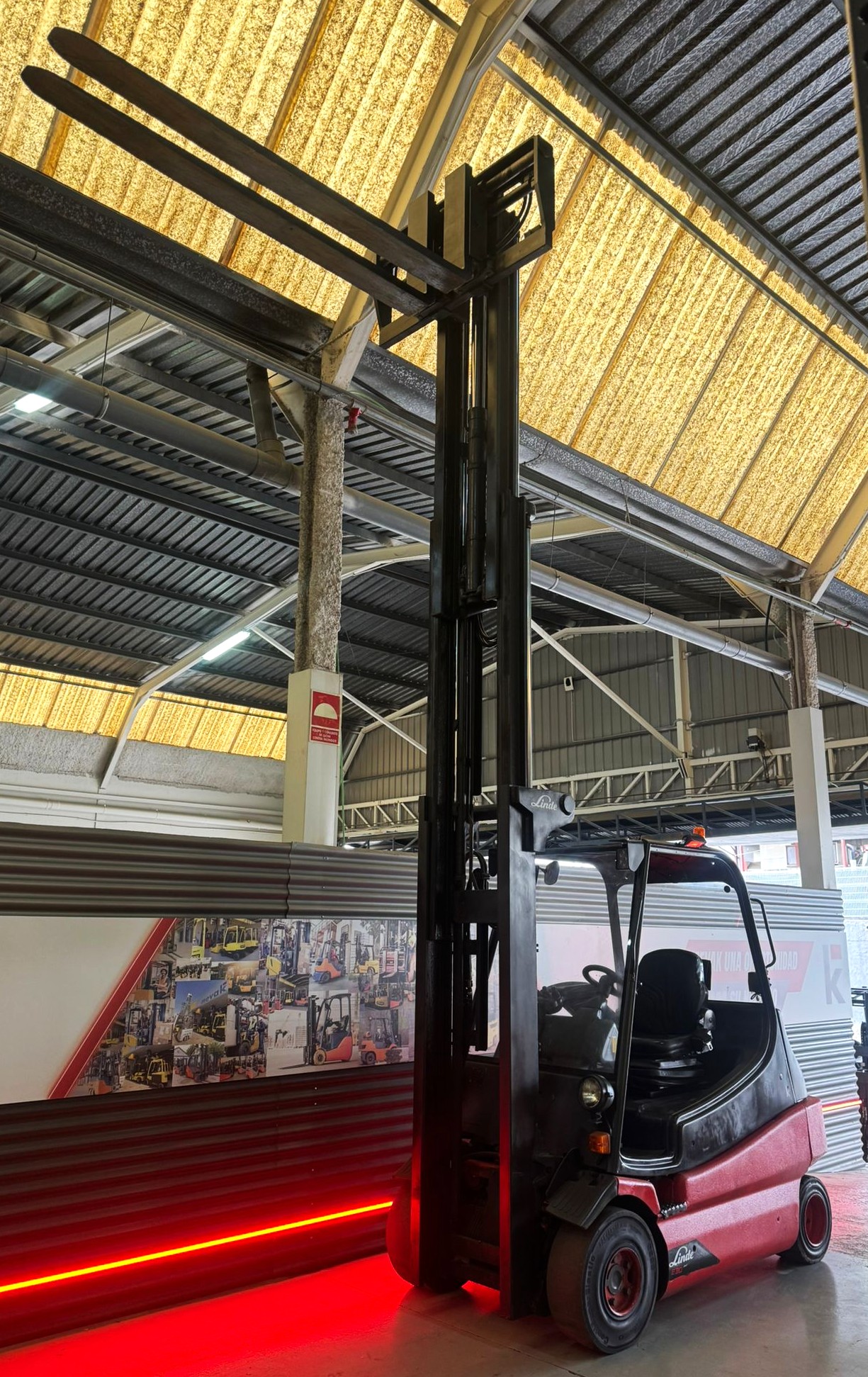 CARRETILLA ELEVADORA USADA LINDE BATERIA 95% VERIFICADA POR LEVATIO - Imagen 6