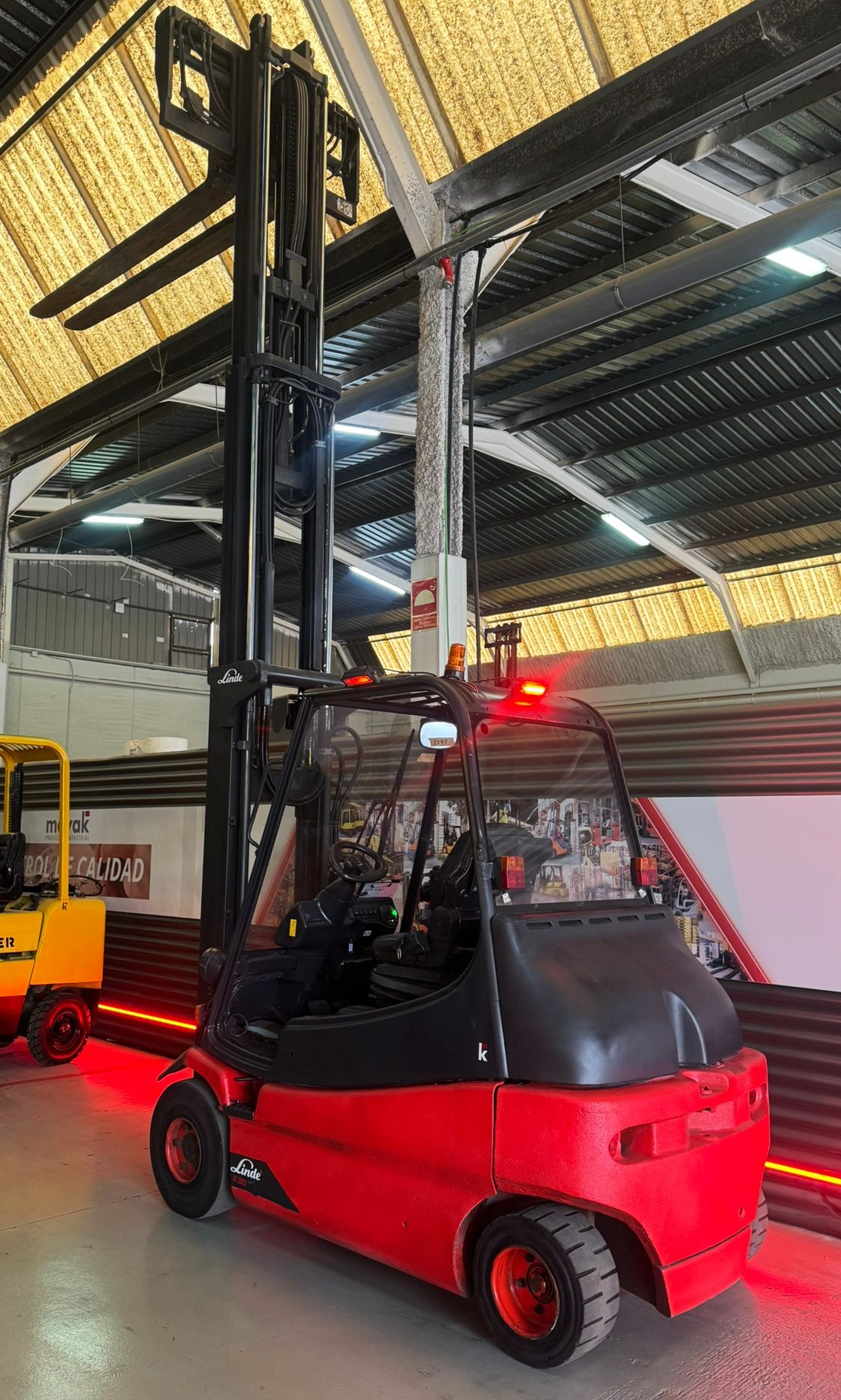 CARRETILLA ELEVADORA USADA LINDE BATERIA 95% VERIFICADA POR LEVATIO - Imagen 5