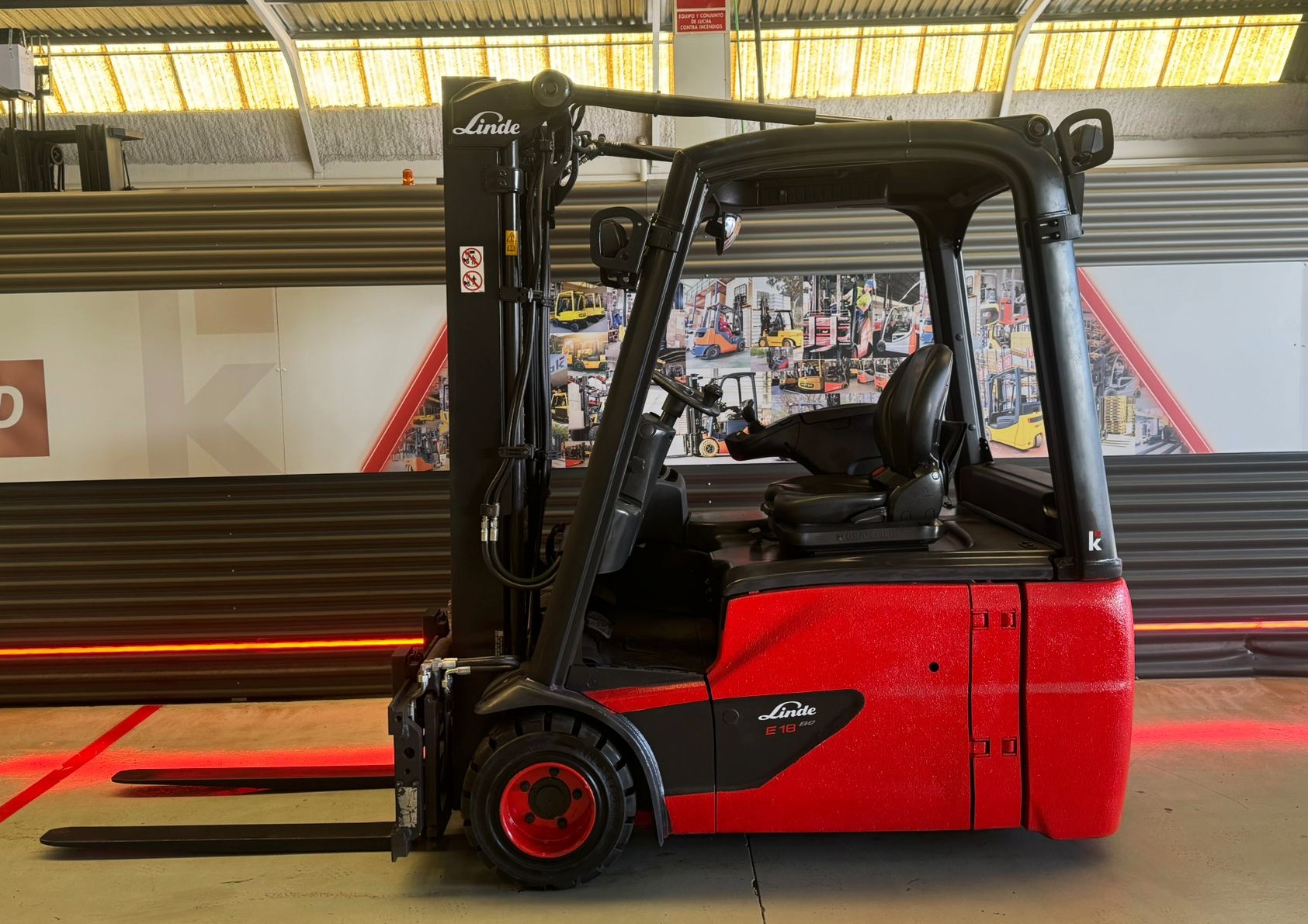 CARRETILLA ELEVADORA USADA LINDE BATERÍA 95% VERIFICADA POR LEVATIO - Imagen 7