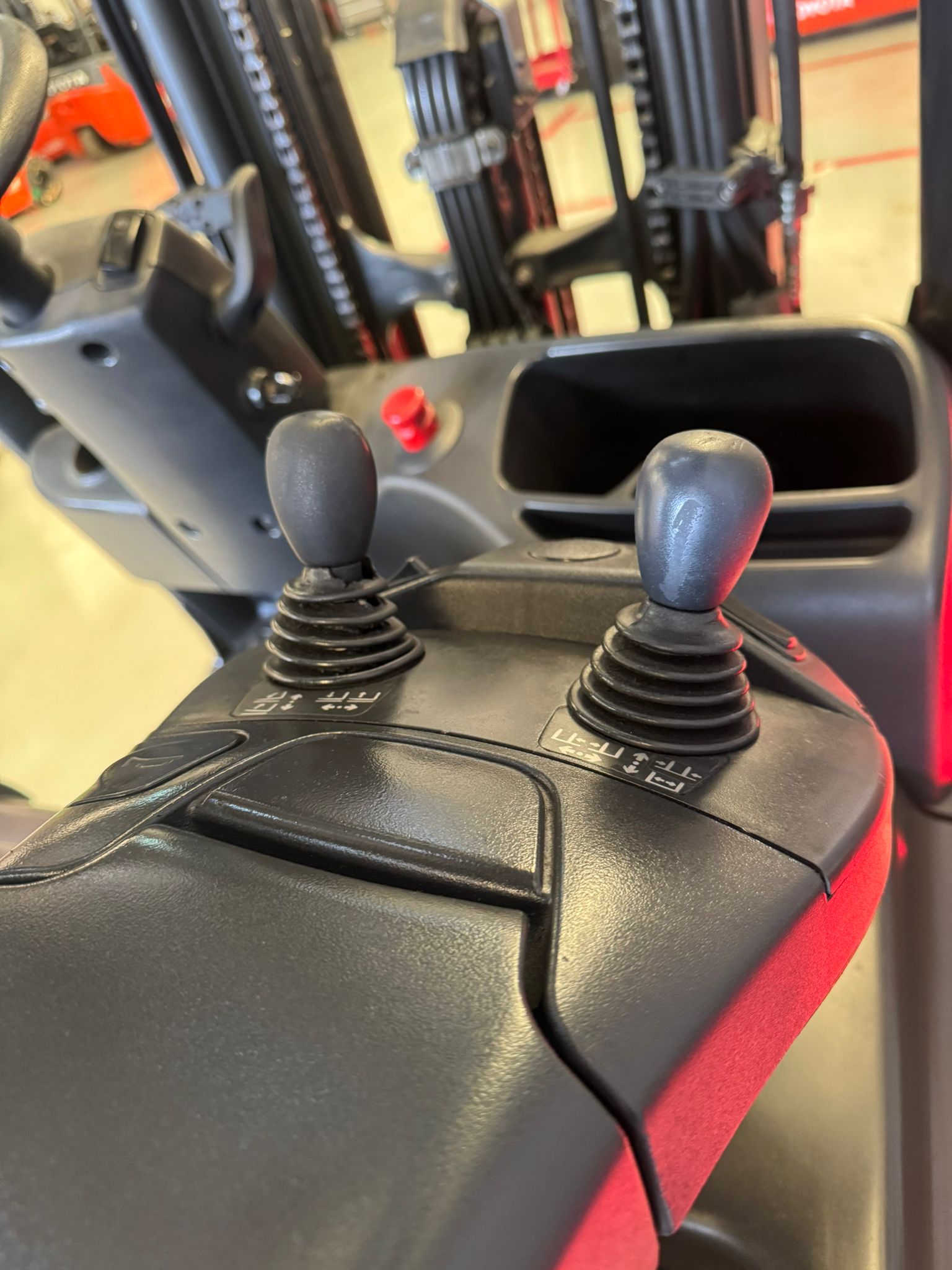 CARRETILLA ELEVADORA USADA LINDE BATERÍA 95% VERIFICADA POR LEVATIO - Imagen 10