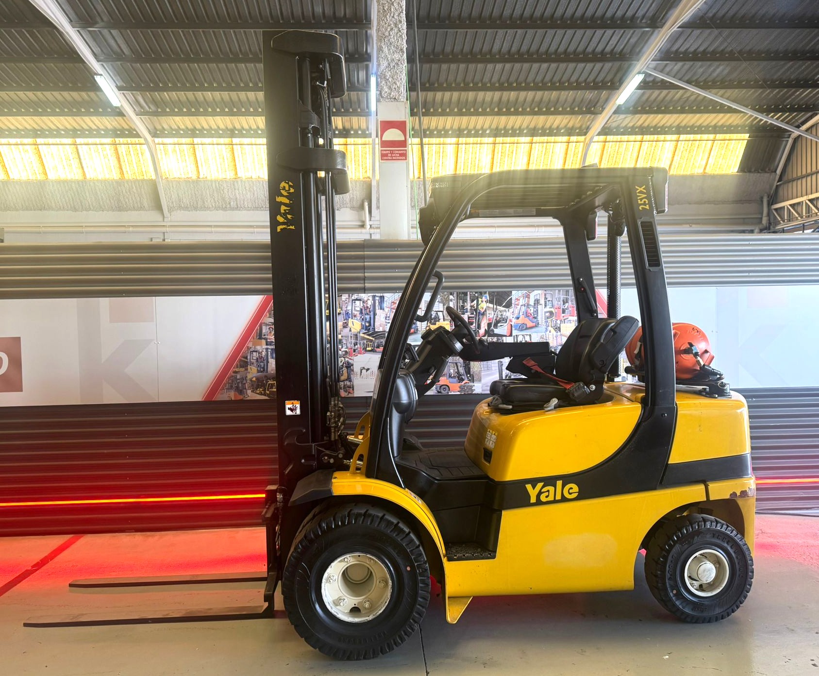 CARRETILLA ELEVADORA OCASION GAS YALE - Imagen 3