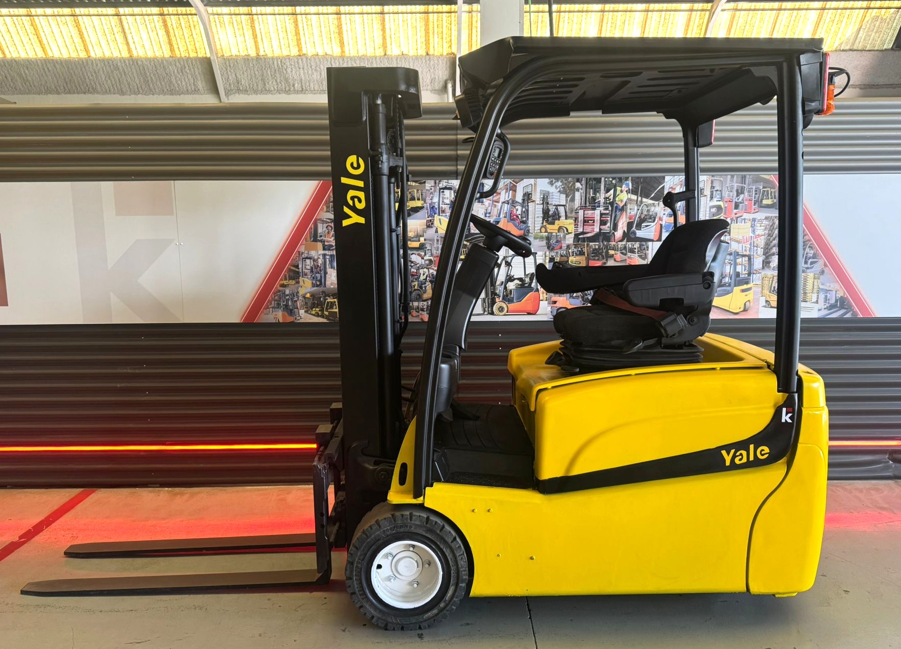 CARRETILLA ELEVADORA USADA YALE BATERÍA 92% - Imagen 3