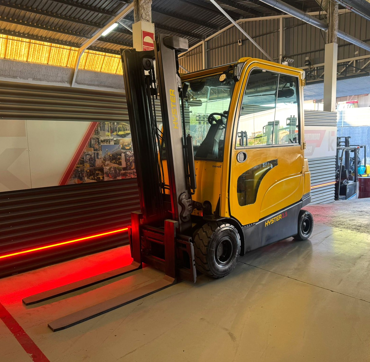 CARRETILLA ELEVADORA USADA HYSTER BATERÍA 92% VERIFICADA POR LEVATIO - Imagen 3