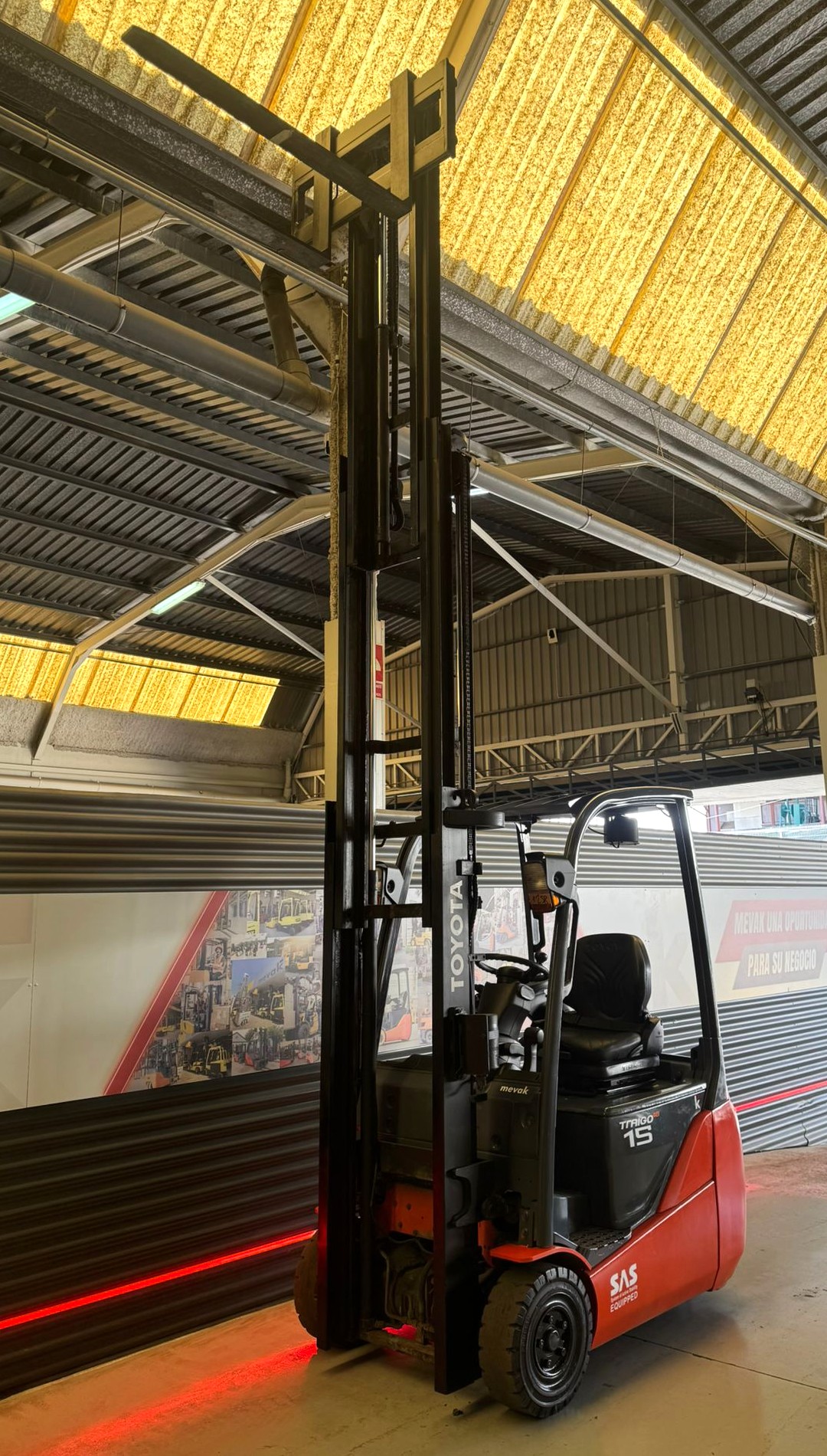 CARRETILLA ELEVADORA USADA BATERIA NUEVA TOYOTA - Imagen 5